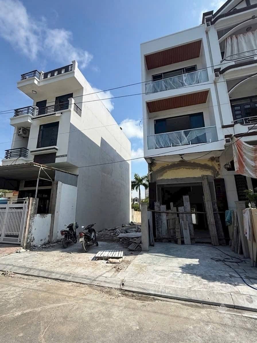 Bán Đất 76,6m² thổ cư 50m² giá 5.2 tỷ tại Phường Hồng Gai Quảng Ninh