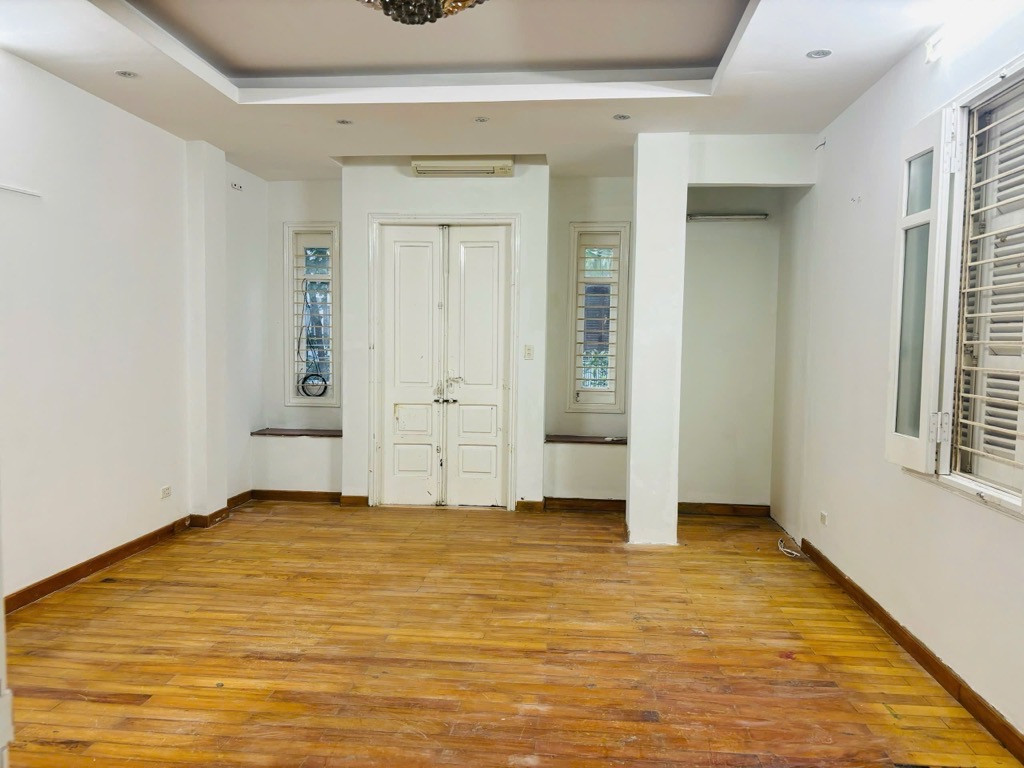 Bán nhà Đầm Trấu lô góc 52.6m² 5 tầng vỉa hè kinh doanh – 28 tỷ