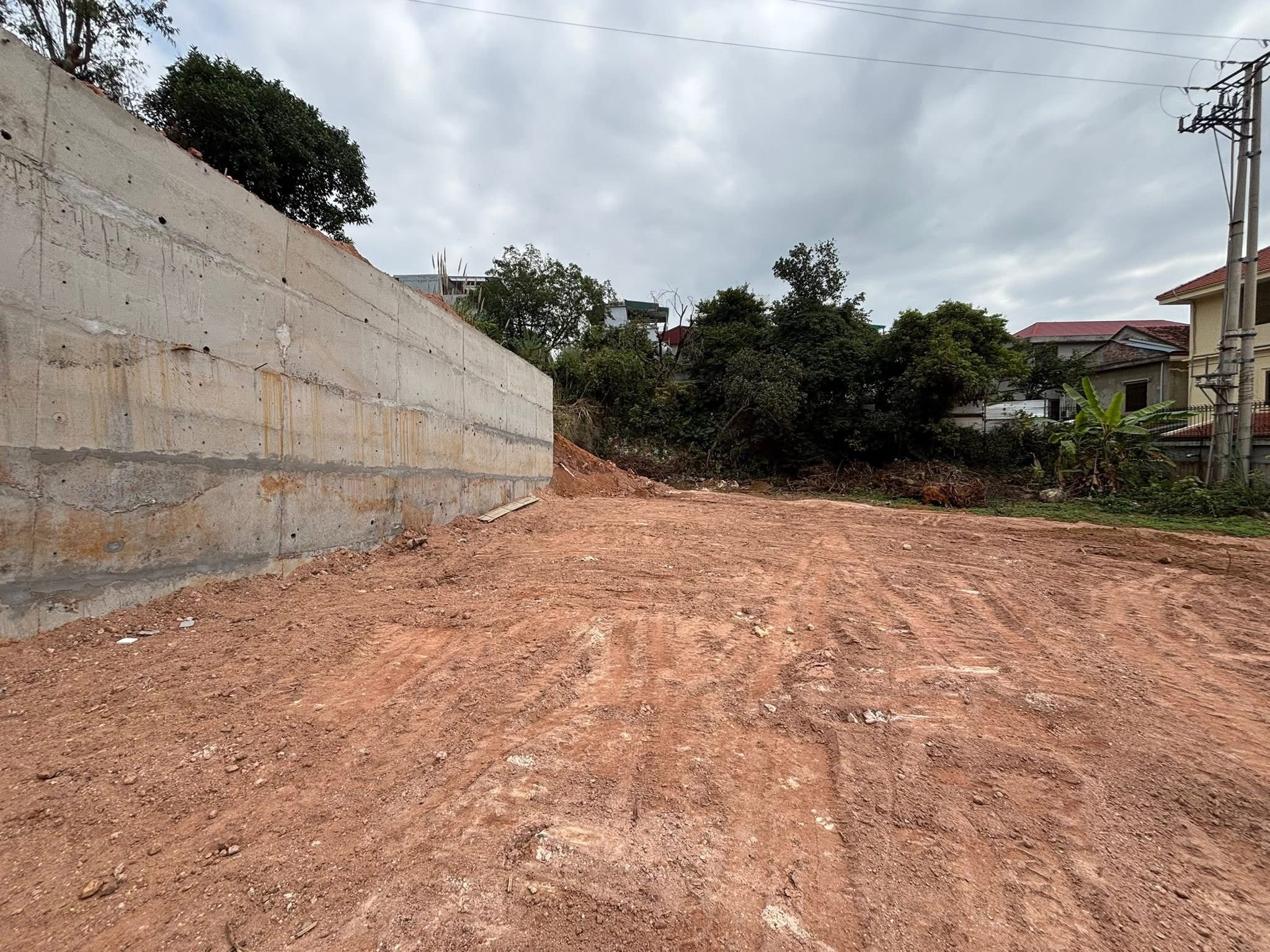 BÁN ĐẤT SAU TỈNH UỶ CỘT 5,PHƯỜNG HẠ LONG