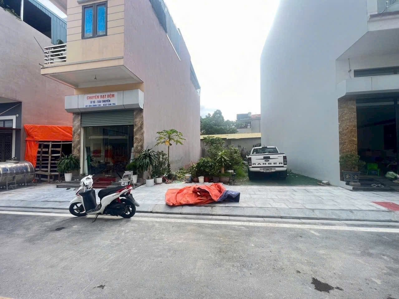 Gia đình tôi cần bán ô đất Hướng Nam Cột 8 ngay Bãi Tắm ngay sau nhà hàng Hồng Hạnh