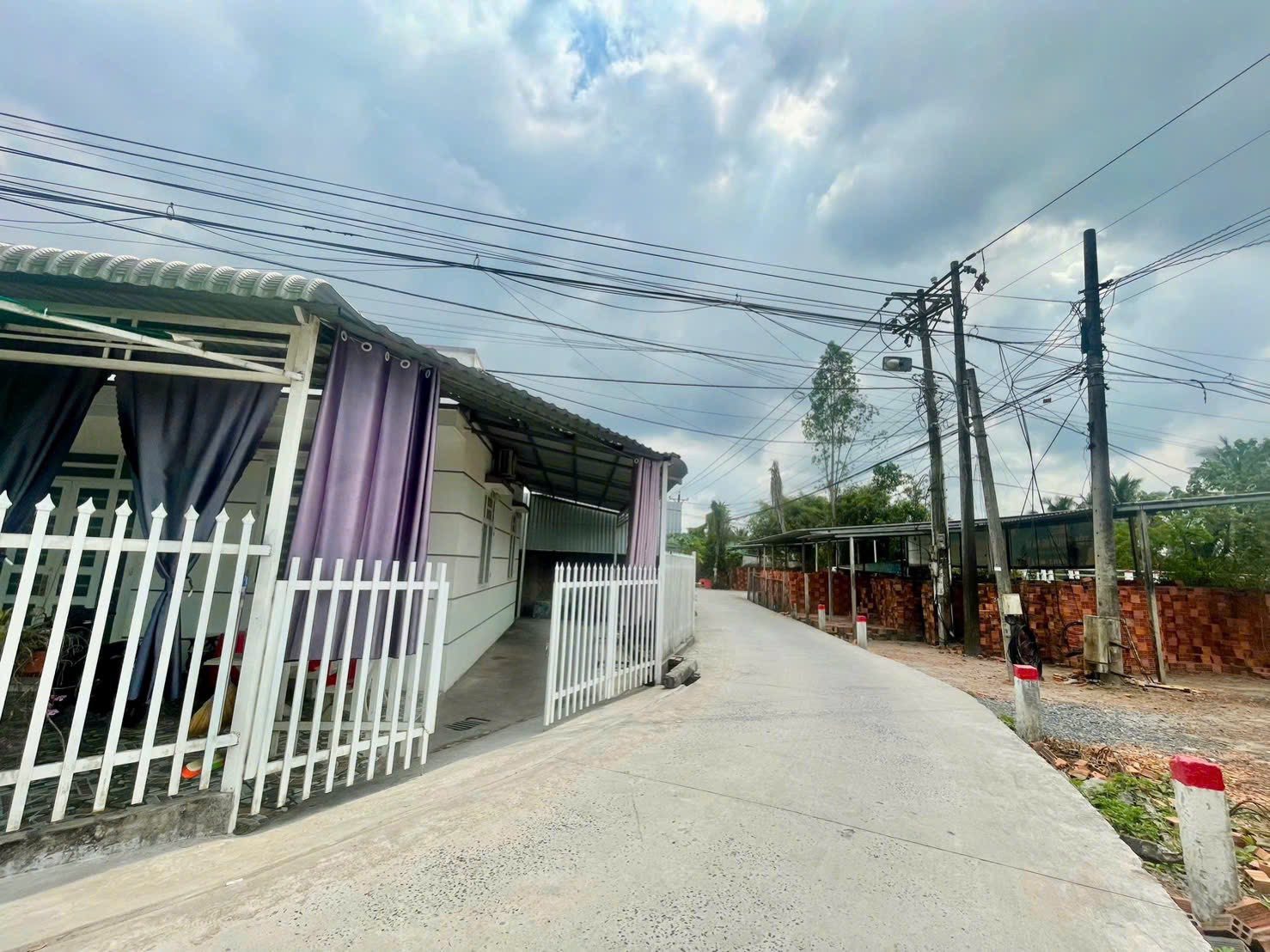 Bán nhà trệt Rạch Bến Bạ, Phường Hưng Phú, TP. Cần Thơ. Vị trí Gần Căn Nhà Màu Tím đường Chí Sinh.