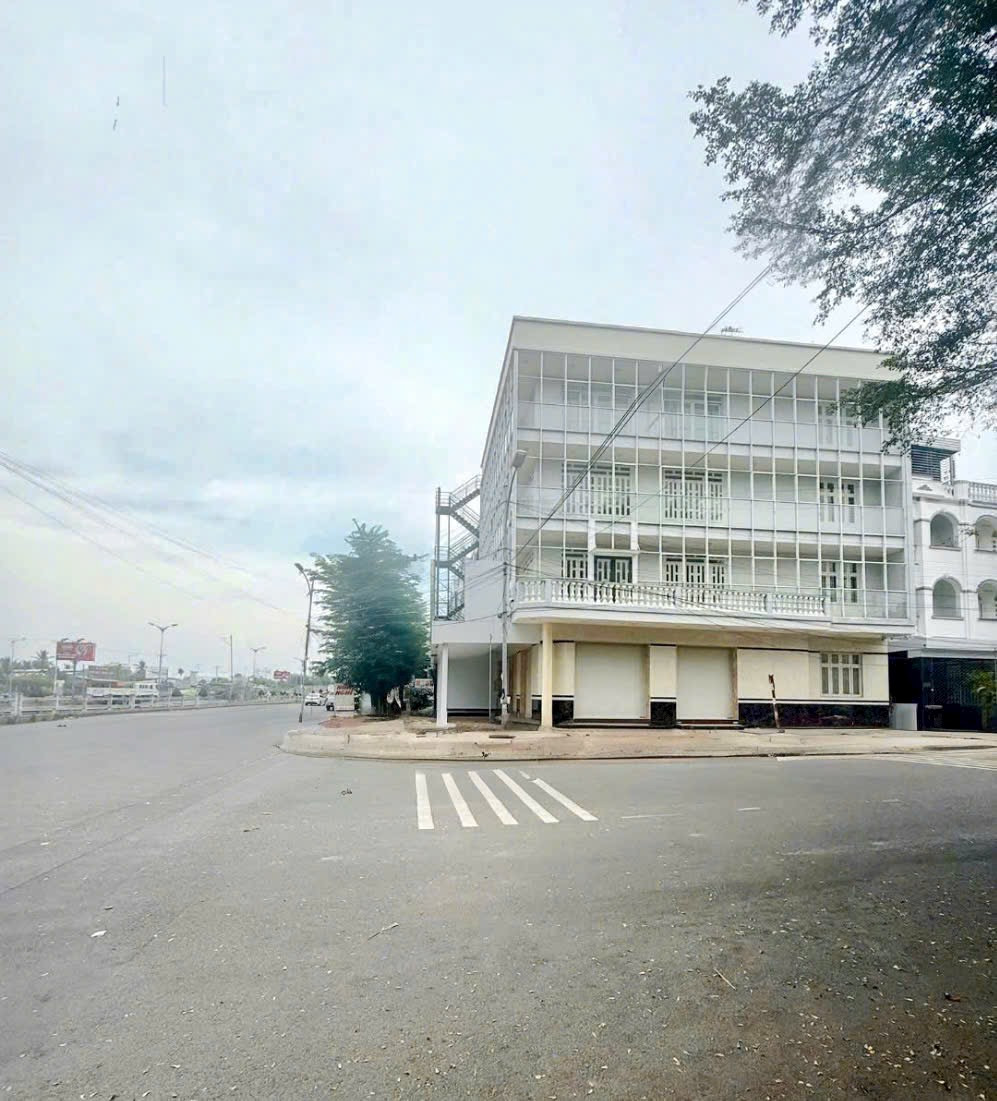 CHO THUÊ NHÀ GÓC 2 MẶT TIỀN QUỐC LỘ, KHU VĂN HÓA TÂY ĐÔ