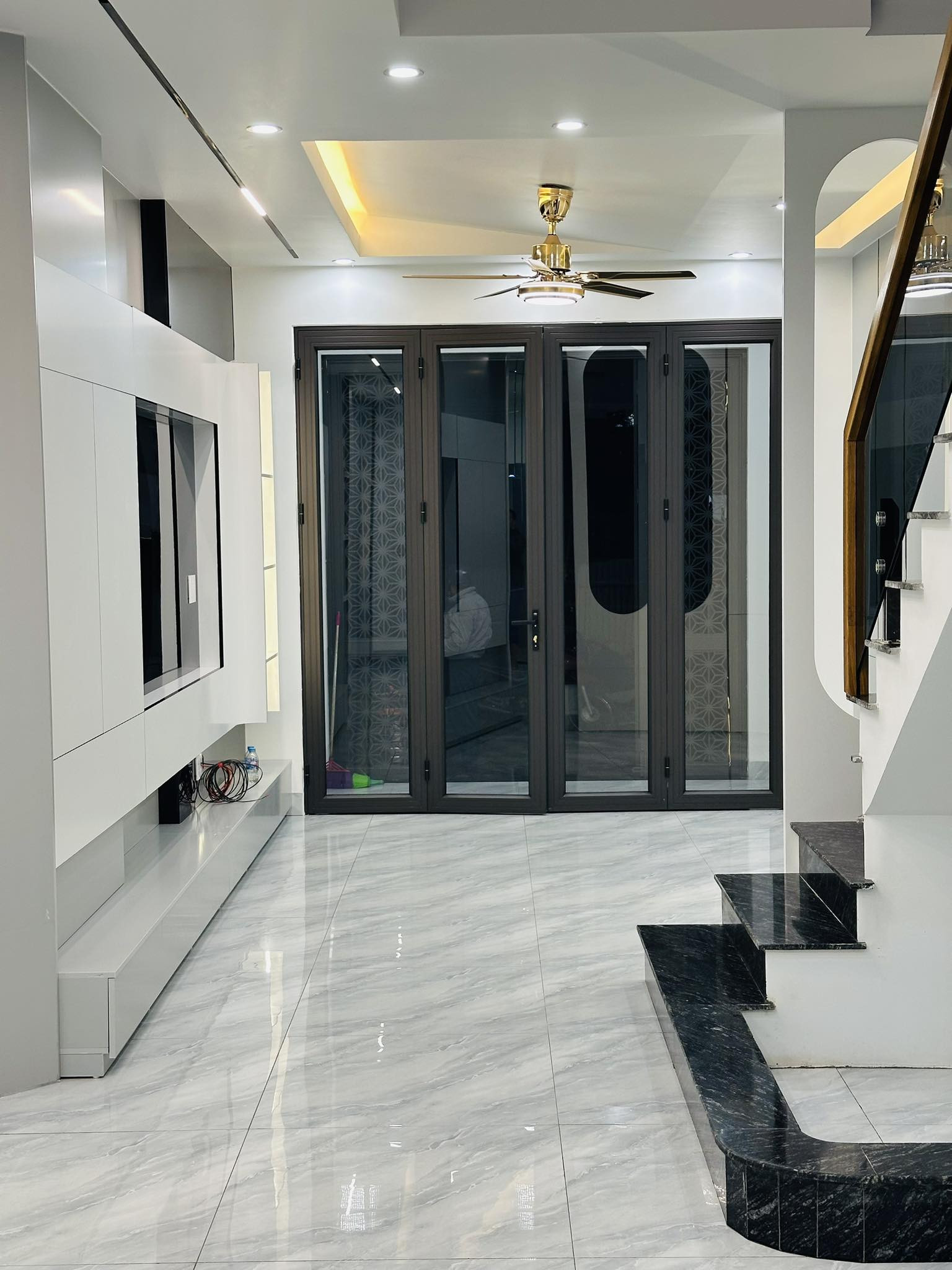 BÁN NHÀ 3 TẦNG MỚI TINH – Ô TÔ ĐỖ CỬA – HÙNG VƯƠNG, HỒNG BÀNG 3,55 TỶ