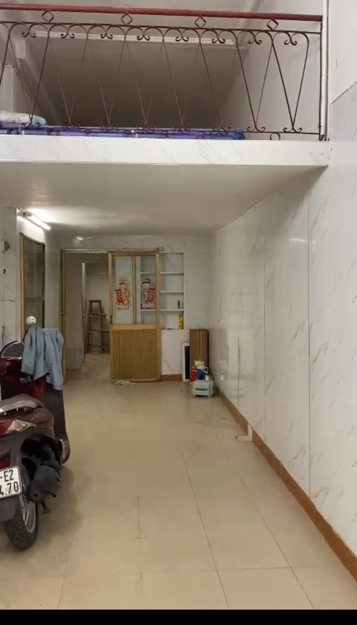 Cho thuê nhà mặt phố chợ Khâm Thiên, Đống Đa 40M X 4T giá 18 triệu KD SẦM UẤT