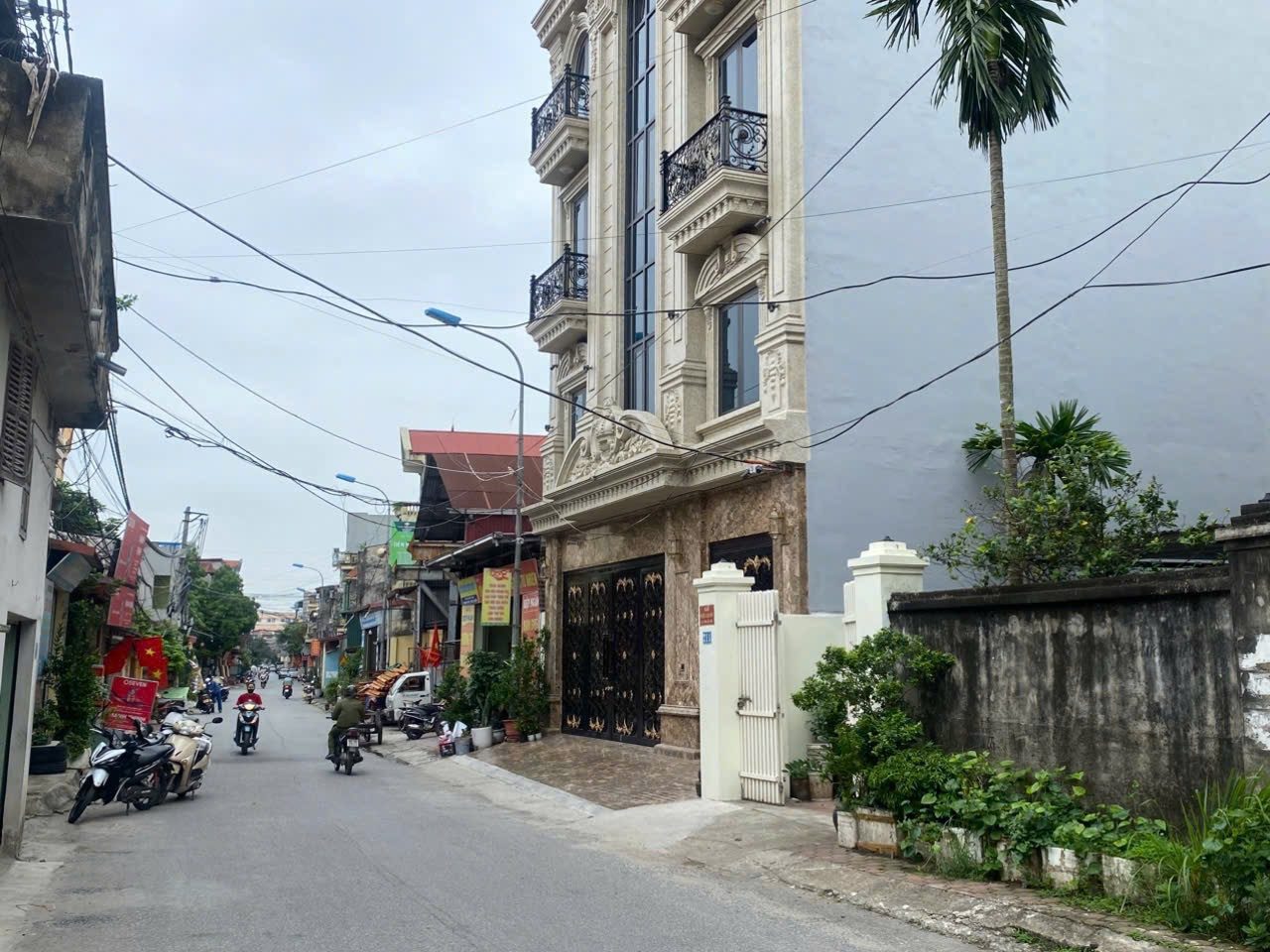 O KHÔNG CÒN NHU CẦU Ở  CẦN BÁN NHÀ 3 TẦNG ĐƯỜNG ĐỒNG CHƯƠNG