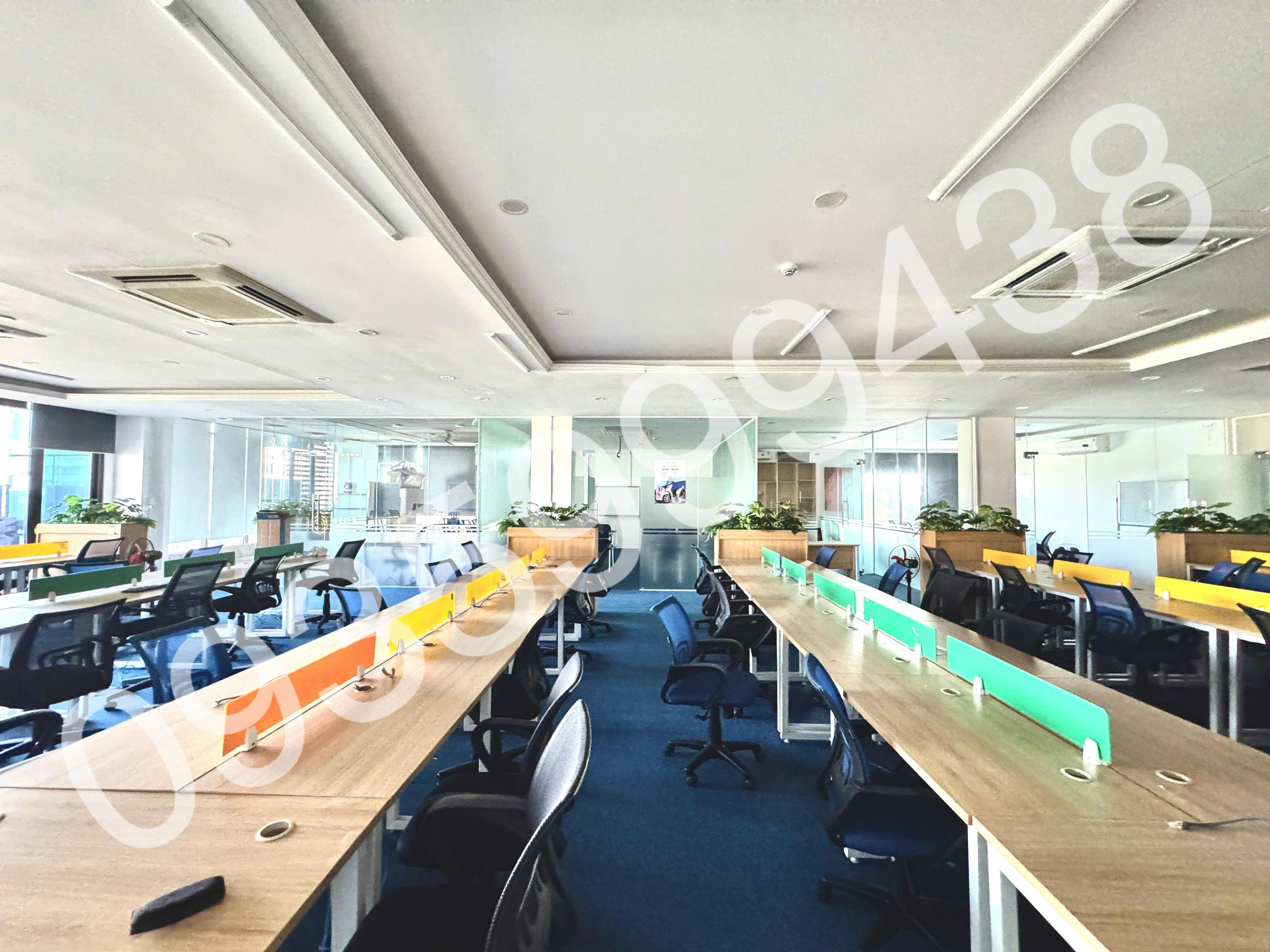 CHO THUÊ VĂN PHÒNG 300 M2 ĐÃ CÓ SẴN BÀN GHẾ CHO 60 NHÂN SỰ, LH: 0915 892 573