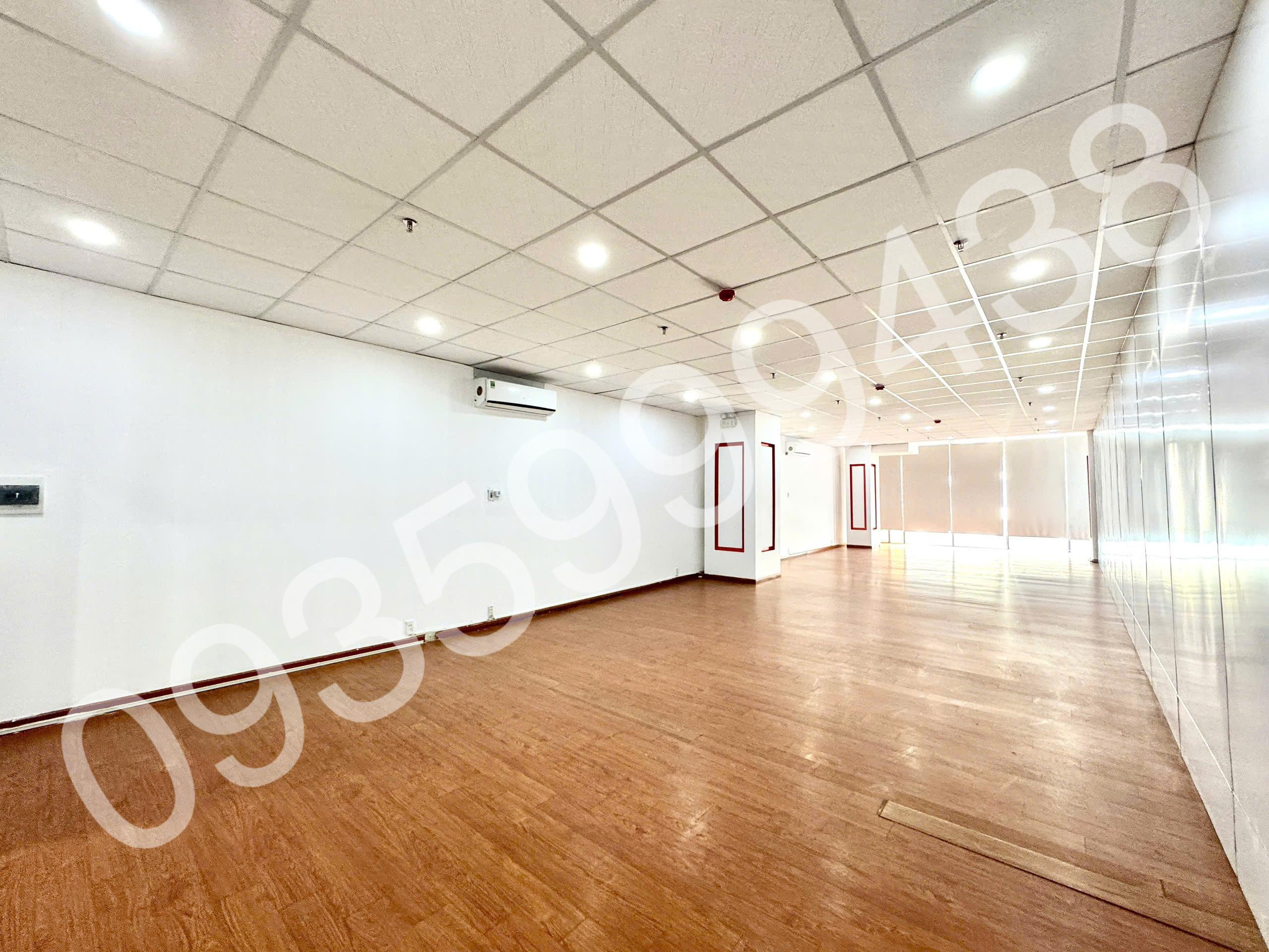 CHO THUÊ VĂN PHÒNG 94 M2 - 23.5 TR/THÁNG ĐÃ VAT - MIỄN PHÍ 18 CHỖ ĐỂ XE MÁY Ở HẦM