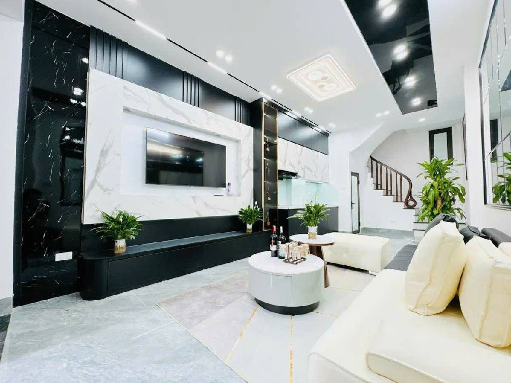 Bán Nhà Khương Trung - Giá 8.95 Tỷ - DT 35m x 4 Tầng, Sát Trường C1,C2 Nguyễn Trãi, Gần Ngã Tư Sở, Royal City