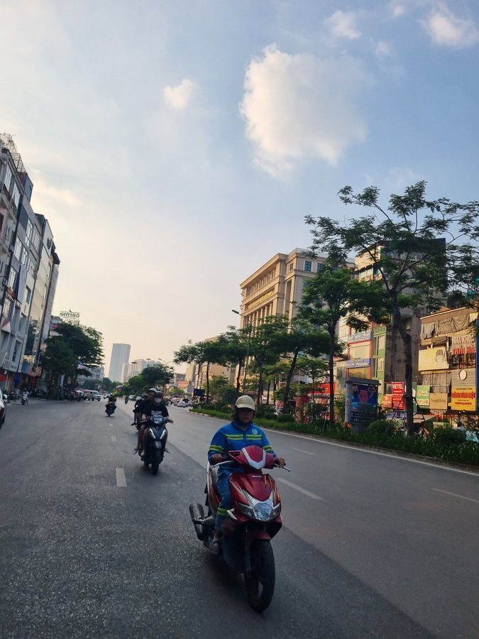 Bán đất ngay TT Quận Thanh Xuân. 20m ra MP Lê Trọng Tấn. Ngõ thông ô tô tránh đỗ. Cách viện ĐHY 500m
