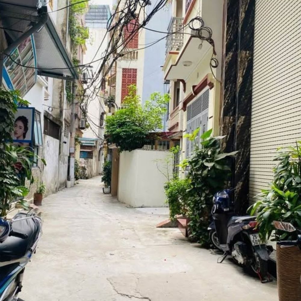 Nhà phân lô Cù Chính Lan, Ô tô qua cửa, Ngõ thông thoáng sáng diện tích 36m², 5 tầng, mặt tiền 4m, giá 10.89 tỷ.