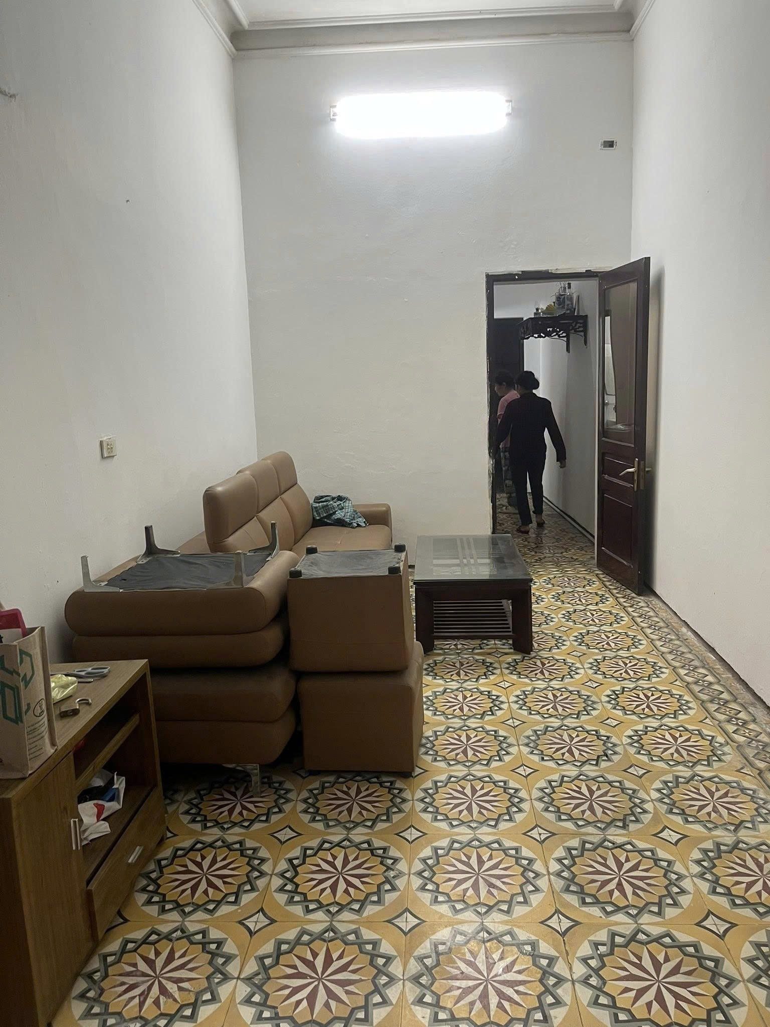 Cho Thuê Nhà Tôn Thất Tùng - Đống Đa 40M² 3 Tầng 3 Ngủ Full Nội Thất - Giá Thuê 10tr