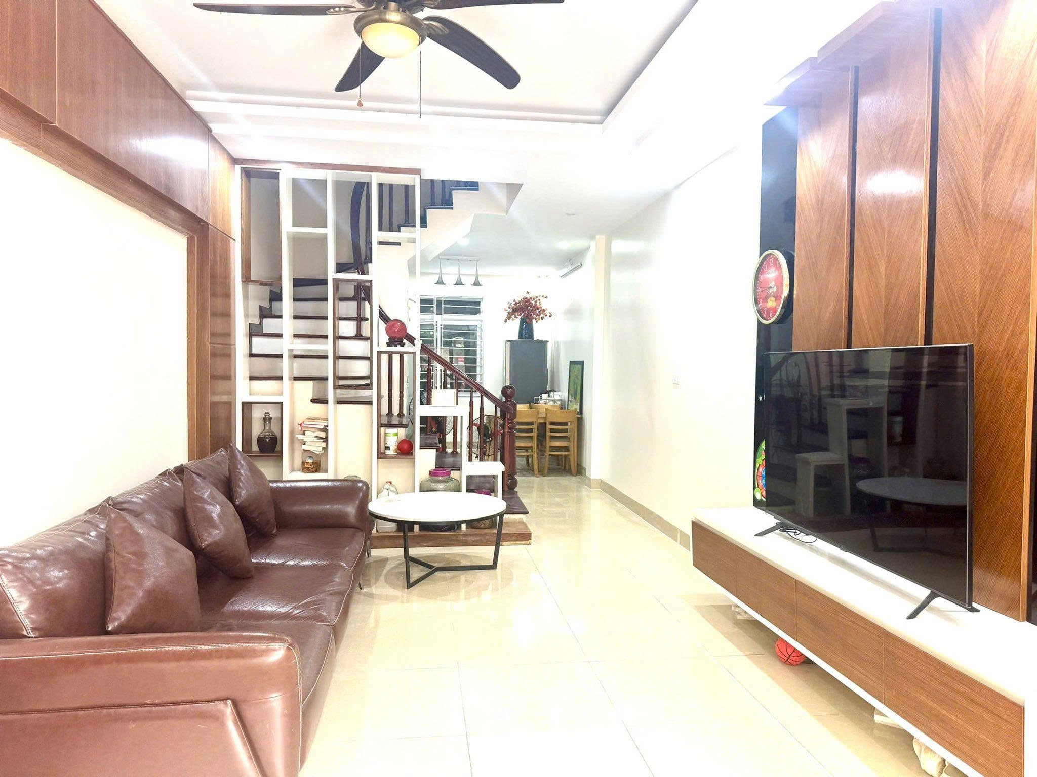 Cho Thuê Nhà Ngõ 207 Bùi Xương Trạch 50M² 4 Tầng 4 Ngủ, Full Nội Thất - 10M Ra Ô Tô - Giá Thuê 15tr