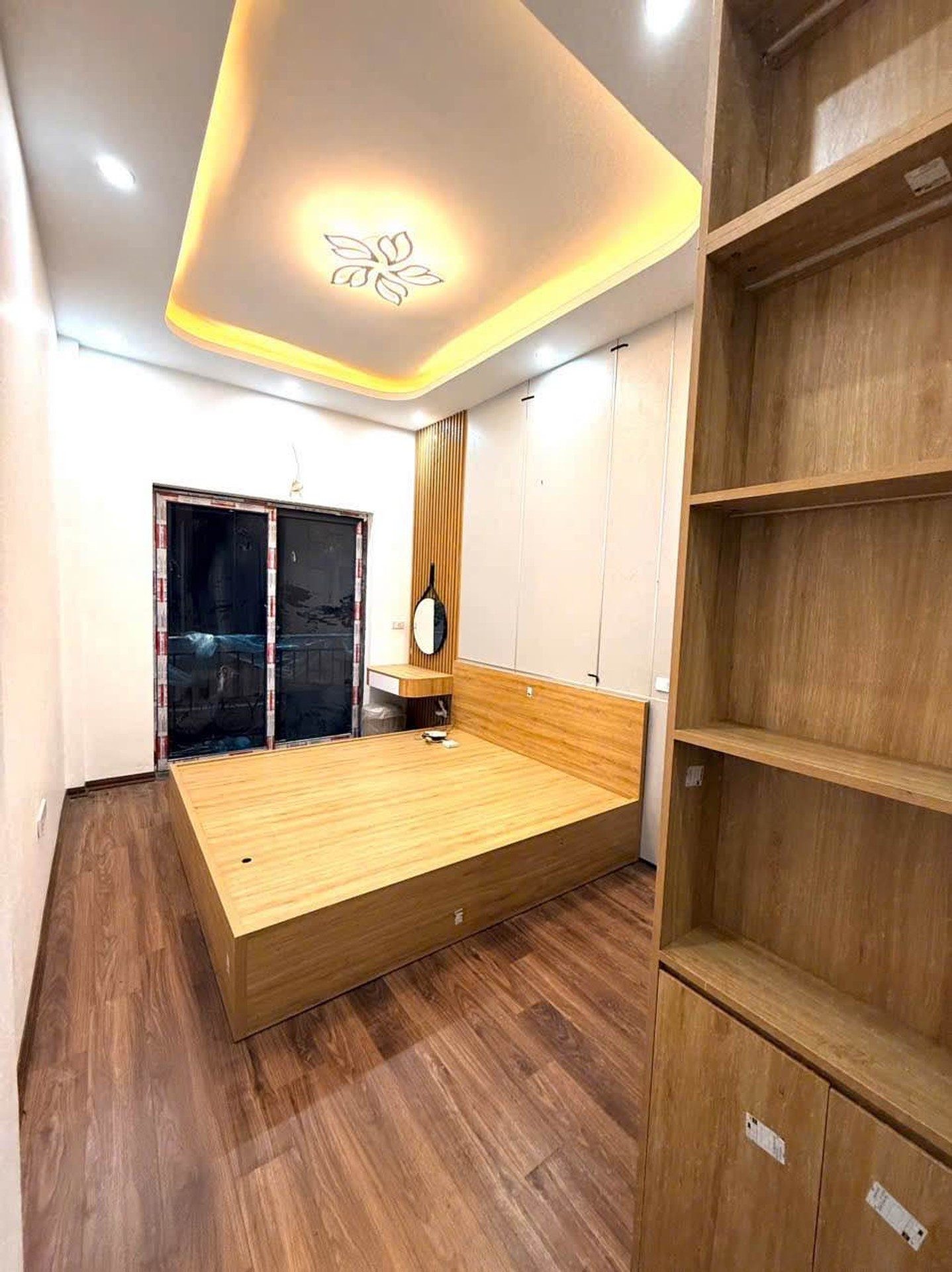 Bán nhà Khương Trung – Giá 9.98 tỷ – DT 35m² x 5 tầng – Thang máy nhập khẩu, 3 phòng ngủ khép kín, Sát Vành đai 2.5