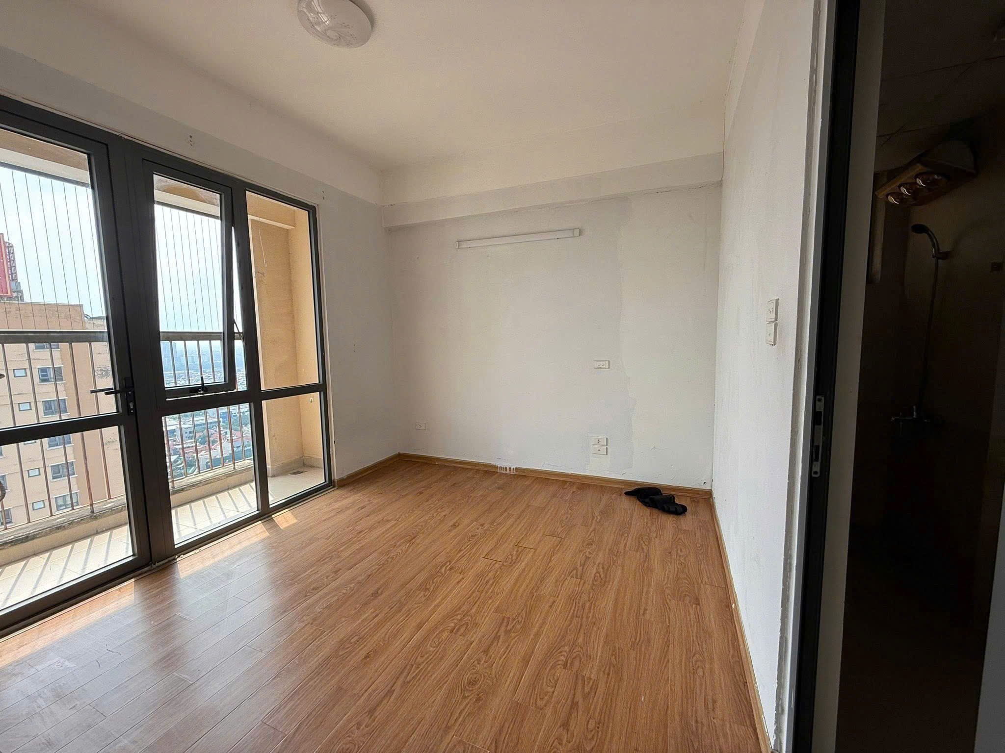 Cho thuê căn hộ chung cư B7 Kim Liên, Phạm Ngọc Thạch 80m2 3PN đồ cơ bản 14tr
