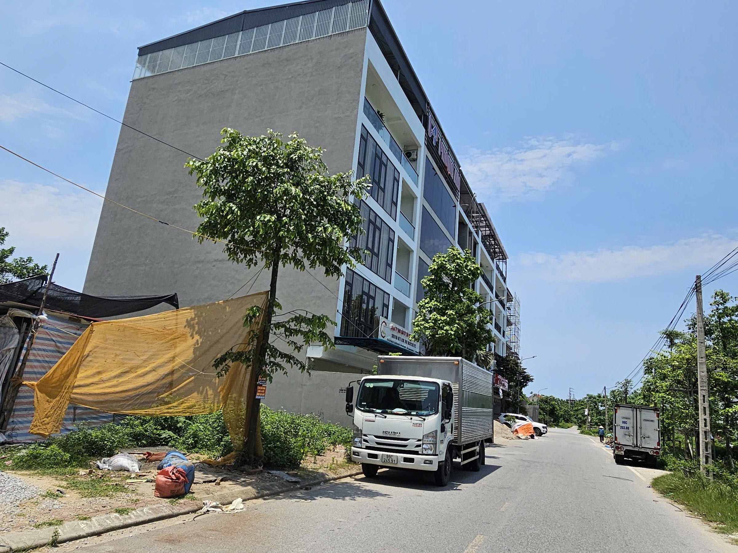 Bán nhà liền kề xây thô 4 tầng dự án parado 1 vạn an, dãy CL2. Diện tích đất 100m. Đường rộng 32m. Phường kinh bắc bắc ninh