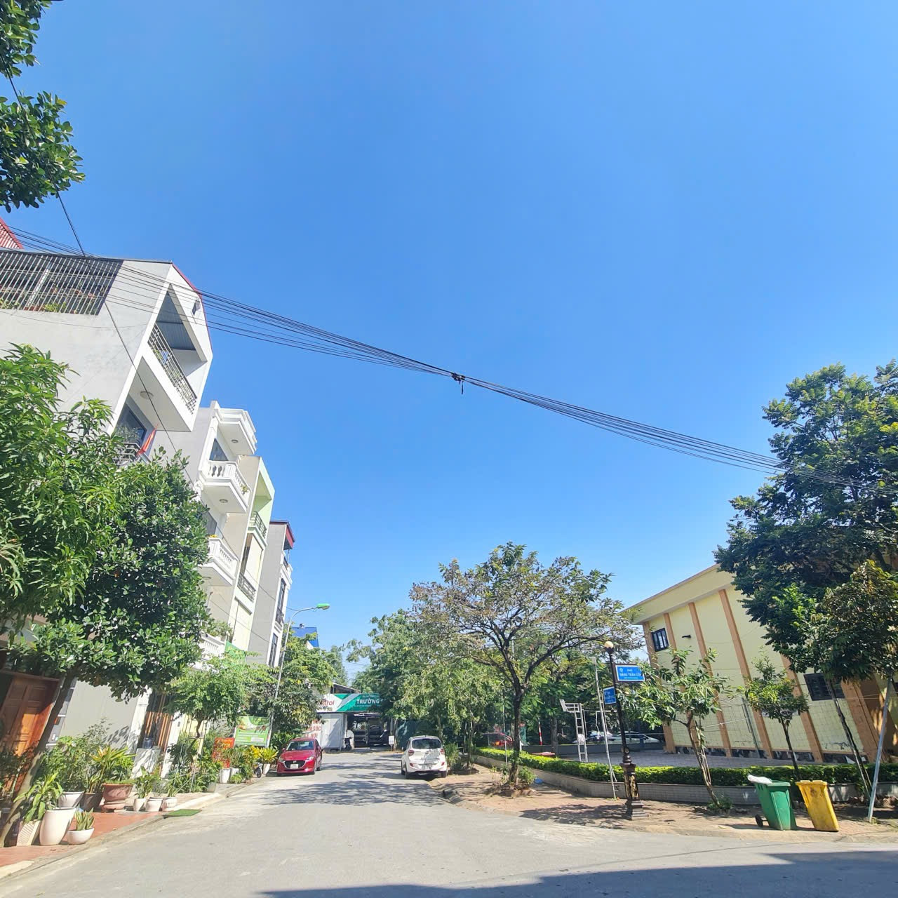 Bán 81m đất mặt đường phó đức chính nhìn nhà văn hoá. Thông thẳng ra tổ hợp chung cư đông dương. Phường kinh bắc bắc ninh