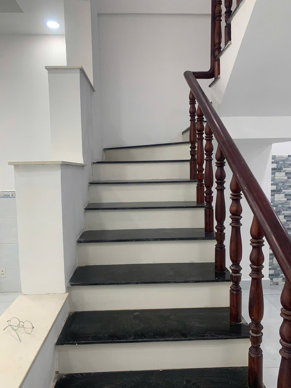 Chúng tôi mang đến một căn nhà 1 trệt 1 lầu VỊ TRÍ VÀNG, ngay trung tâm Lái Thiêu.