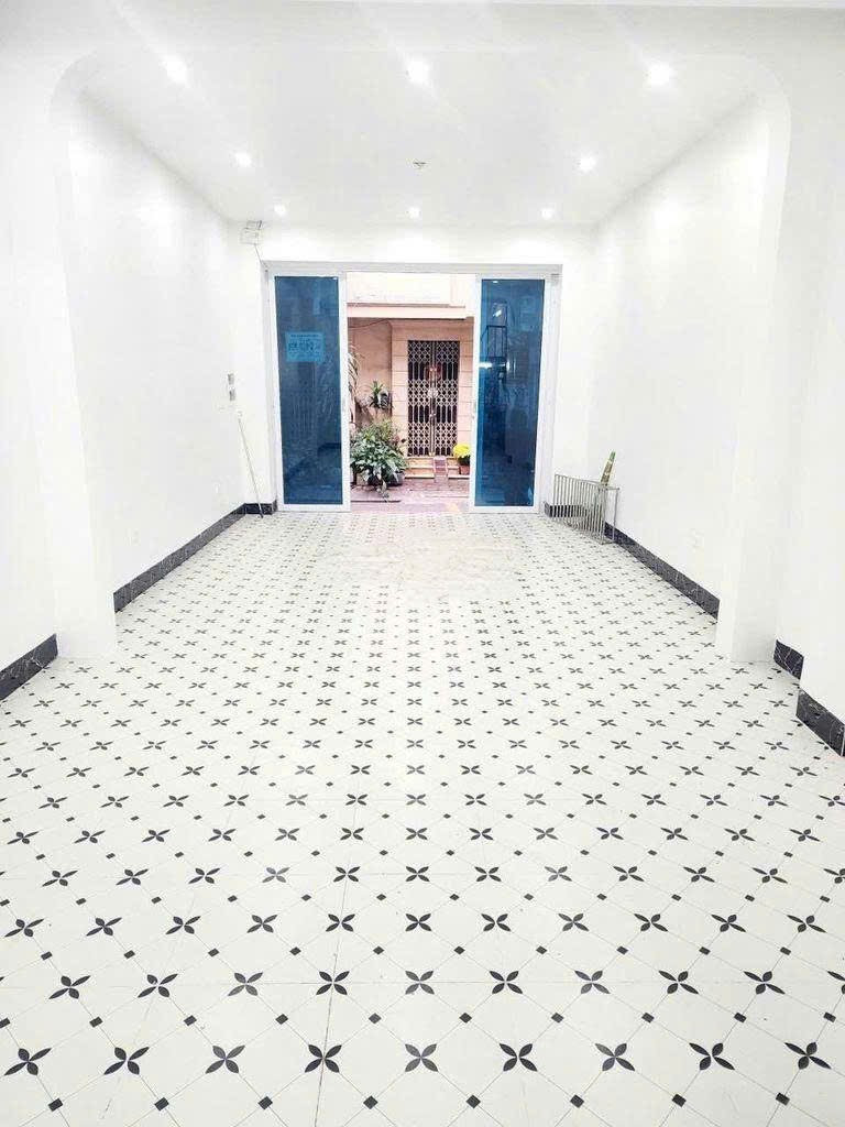 Cho Thuê Căn Hộ TT Tầng 1 - Đường Huỳnh Thúc Kháng - Láng Hạ/ 40M² / Kinh Doanh/ Ô Tô Đỗ Cửa - Giá Thuê 14tr