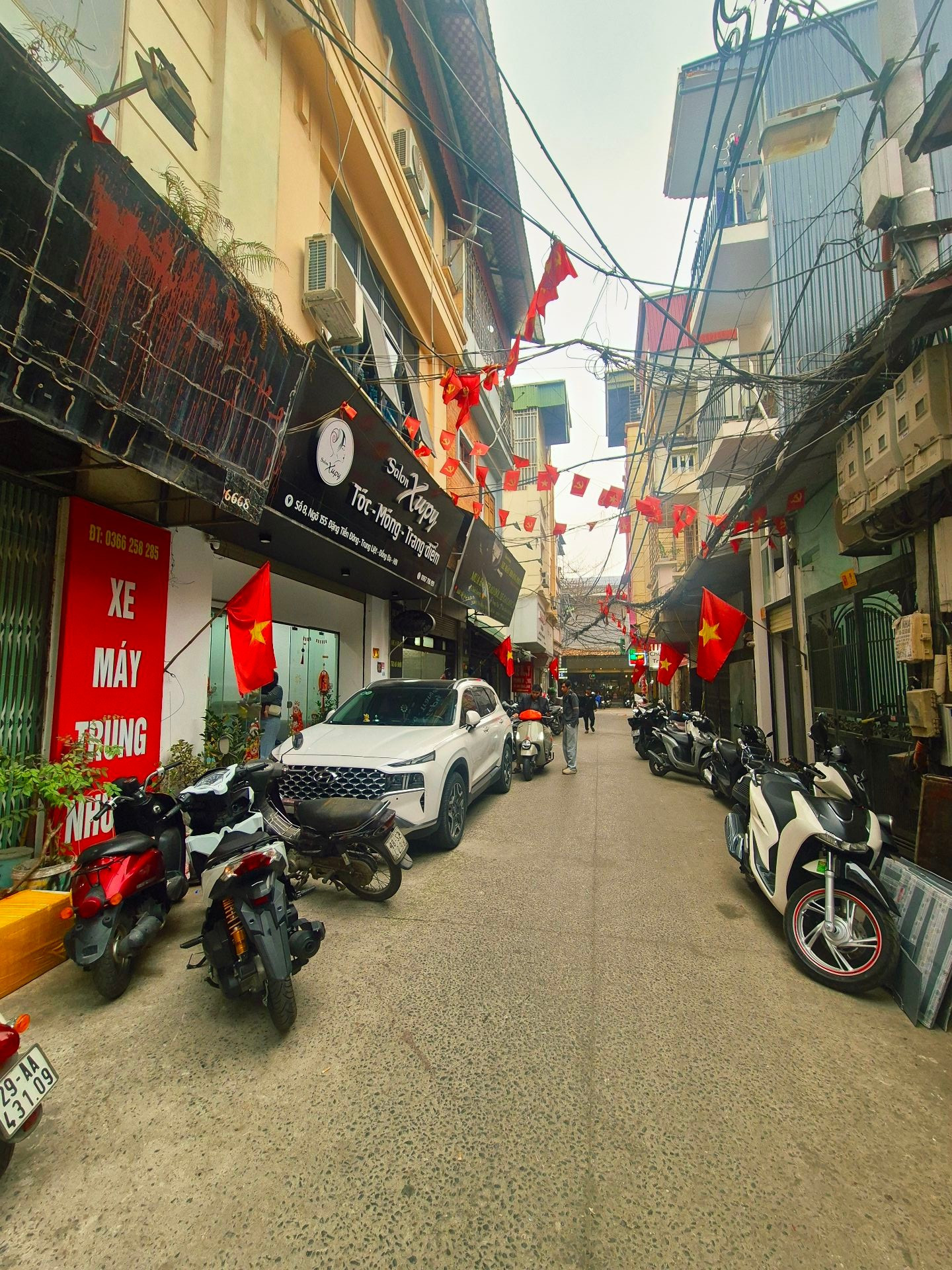 Bán nhà Đống Đa, 48,8m, OTO đỗ cửa, gần phố, dân xây chắc chắn, chỉ hơn 300tr/m