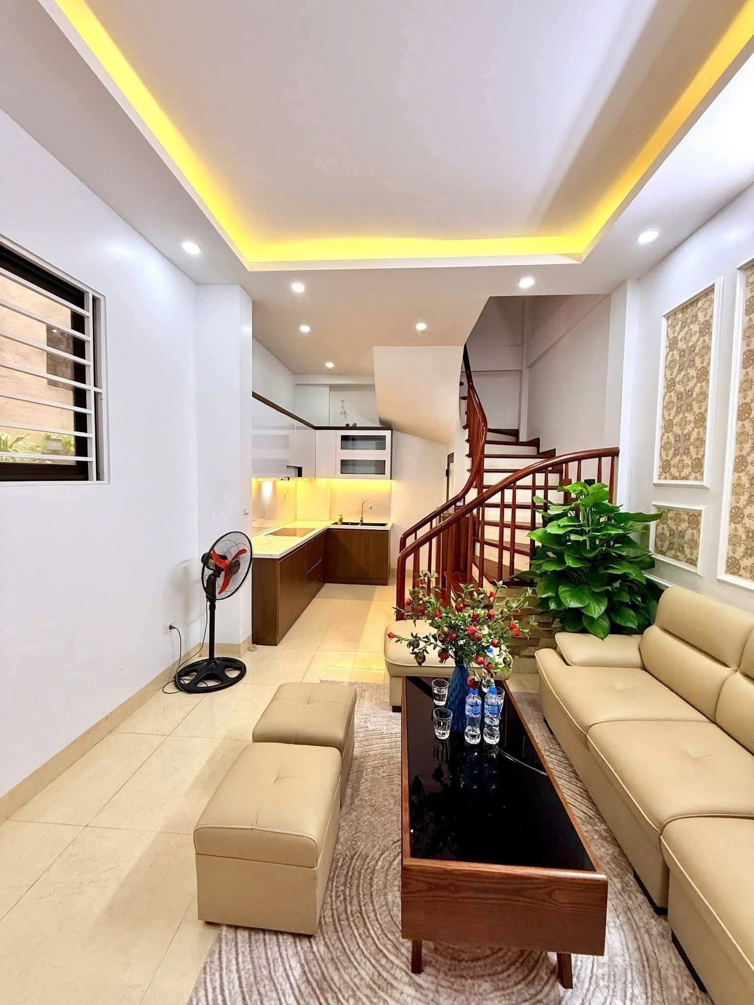 Nhà Mới ! Pháo Đài Láng,Ngõ Thông,Lô Góc,DT: 31/35T2m2 x 5Tầng,MT: 4.2,Giá: 8.6 tỷ Đống Đa