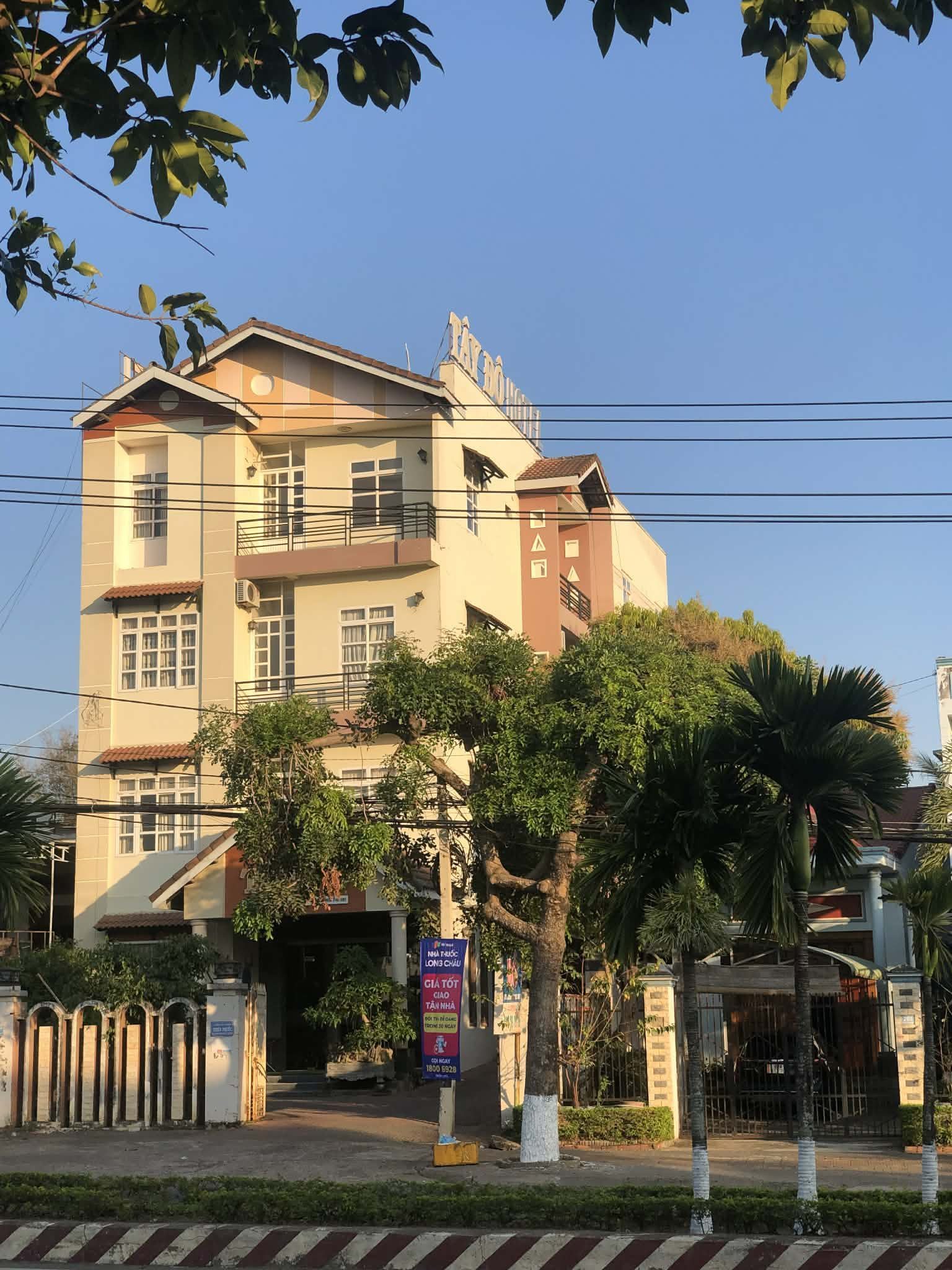 Chính chủ cần bán khách sạn Tây Đô Kon Tum – Vị trí thuận tiện, pháp lý rõ ràng. Giá 10,6 tỷ.
