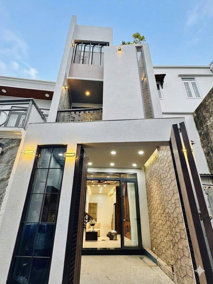 Nhà giá rẻ tại hẻm Võ Văn Ngân, P.Linh Chiểu, Thủ Đức. Giá: 2,8 tỷ. DT: 65,8m2. 3PN. Sổ Hồng Riêng