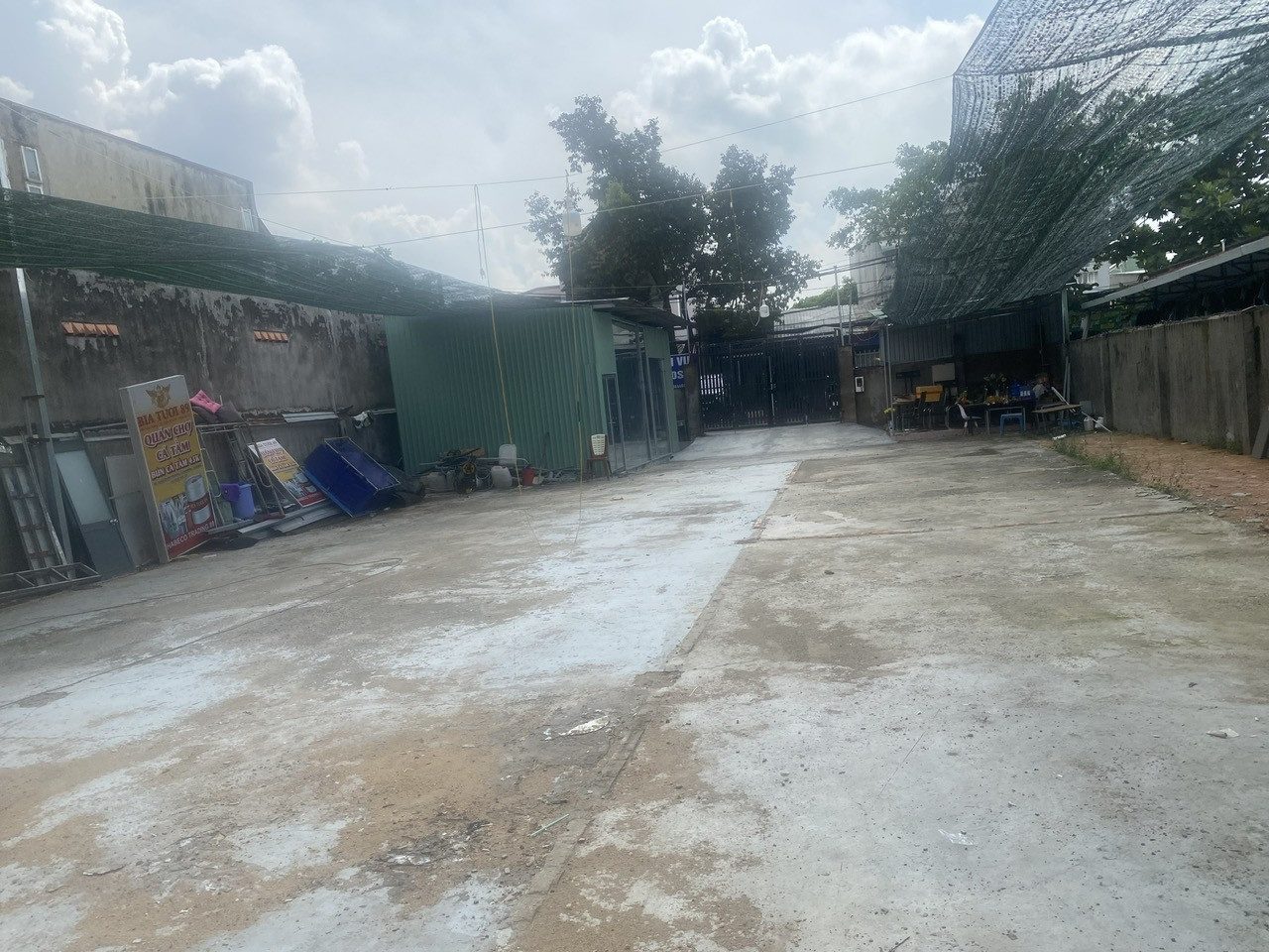 Cho thuê Mặt Bằng 300m Mặt Tiền Đường gần Phạm Văn Đồng, giá 15 triệu