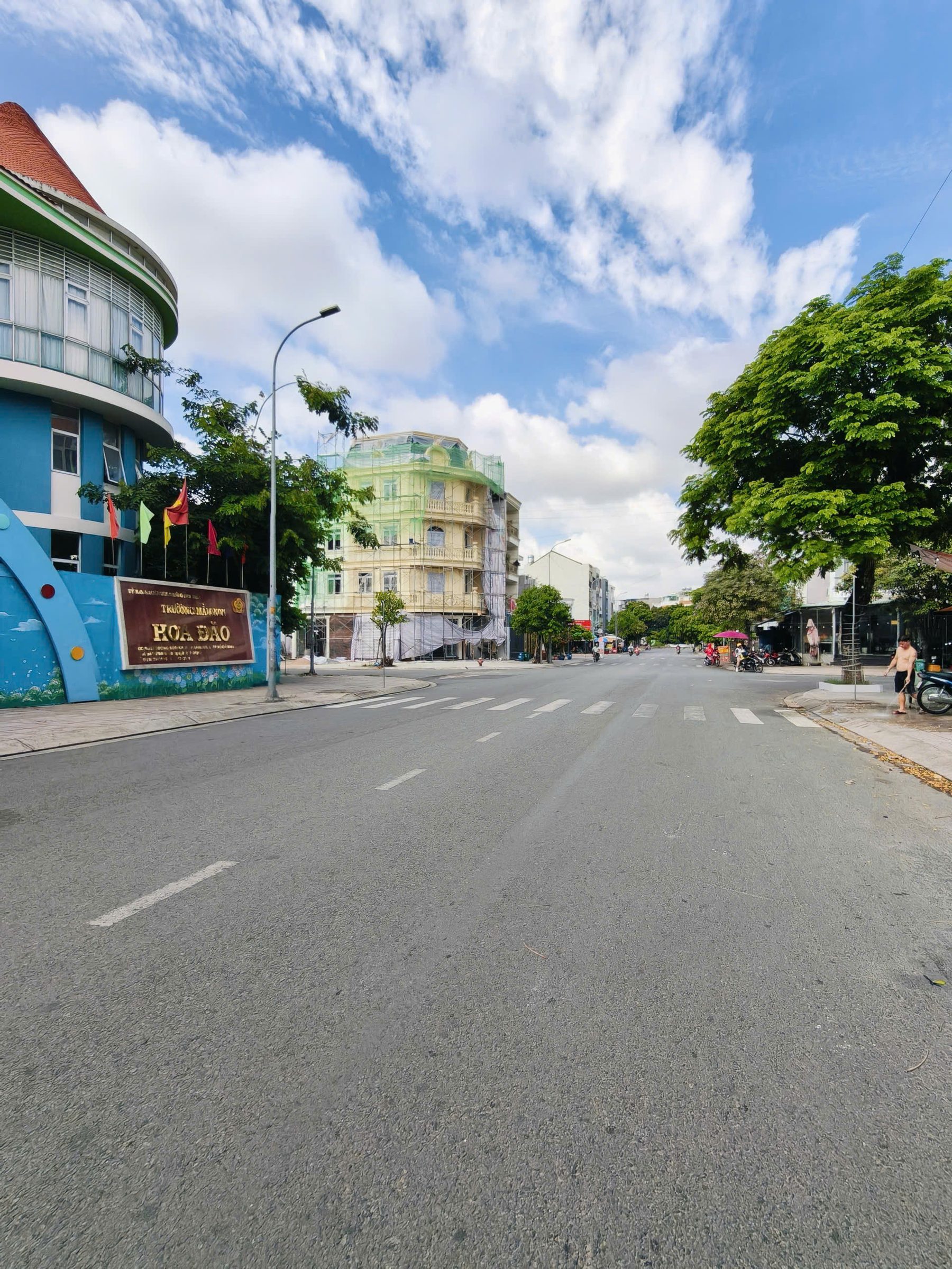 Hiếm có khó tìm! Bán đất mặt tiền kinh doanh trục chính Đường số 5, KDC Êm Đềm, Linh Xuân, Thủ Đức.