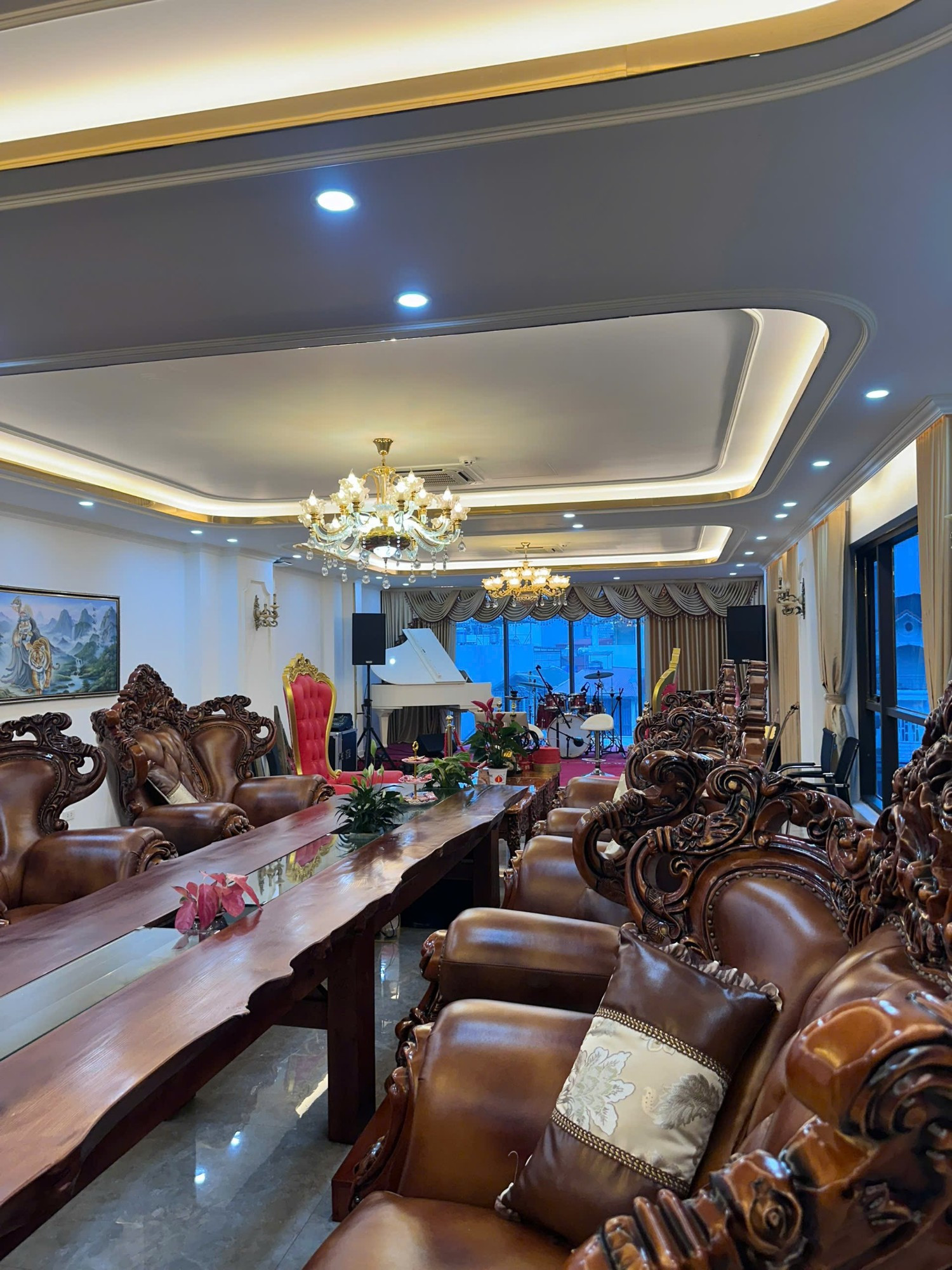 TÒA VĂN PHÒNG MẶT PHỐ NGUYỄN VĂN CỪ – VỈA HÈ RỘNG – HẦM XE RIÊNG – 5 PHÚT SANG PHỐ ĐI