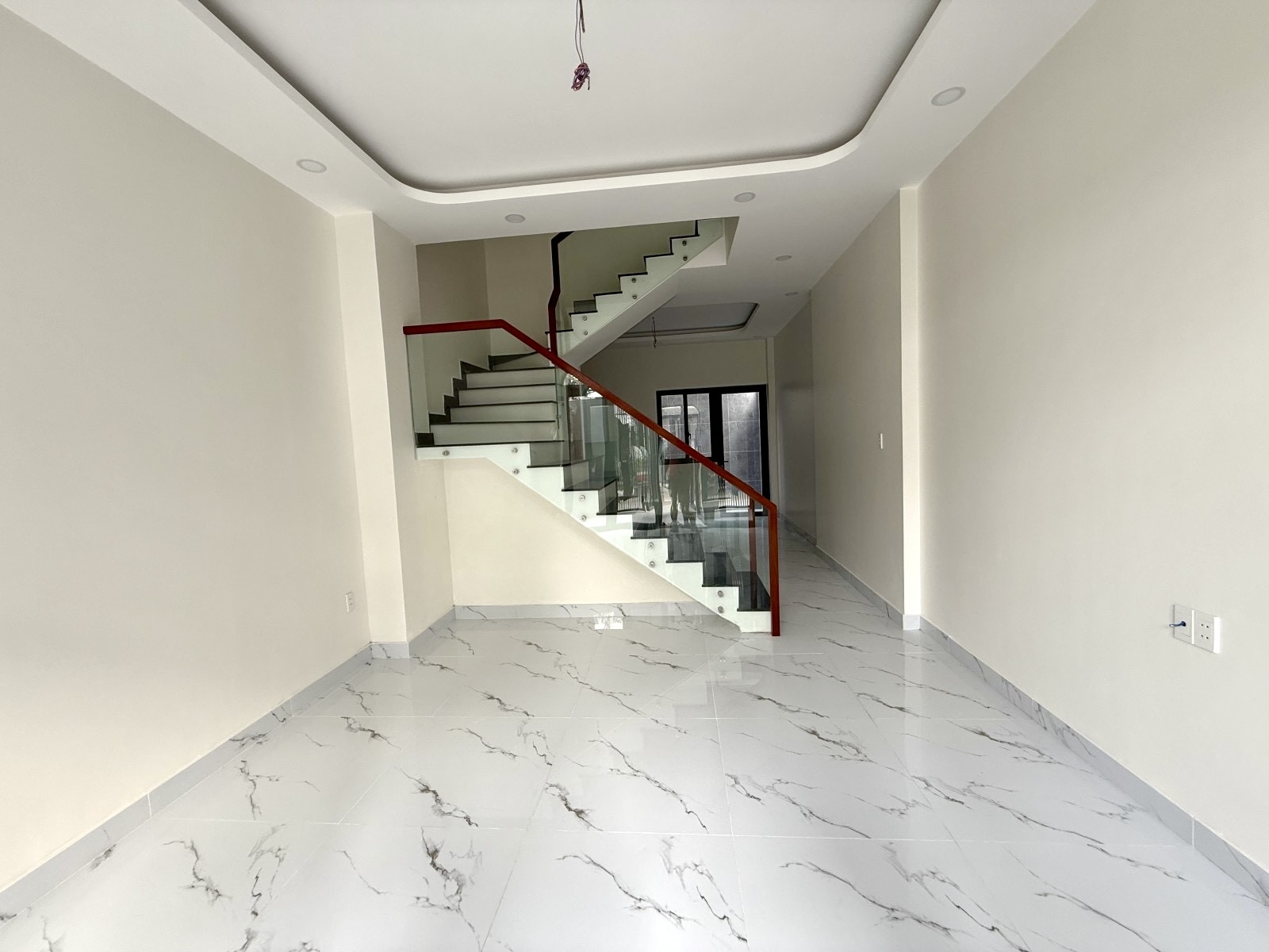 .
🚗 BÁN NHÀ 3 TẦNG - 59M2( 4.3/4.7*13.5), NỞ HẬU NHẸ, HOÀN CÔNG, 4PN, 3WC - ĐƯỜNG 6M - KHÔNG QH, LG - NHÀ MỚI - HẺM XE HƠI - LONG BÌNH, THỦ ĐỨC.