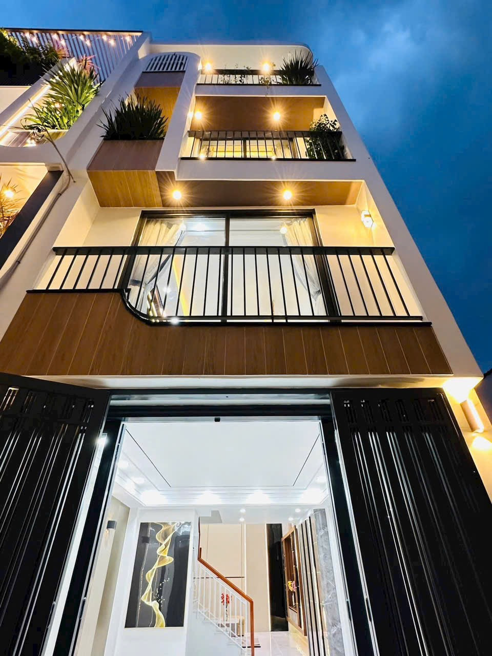 Bán nhà 66m2 đường Lê Văn Việt, Q9. Gần cầu Bến Nọc. Hẻm 6m. Sổ riêng. Cho thuê 11 tr/tháng