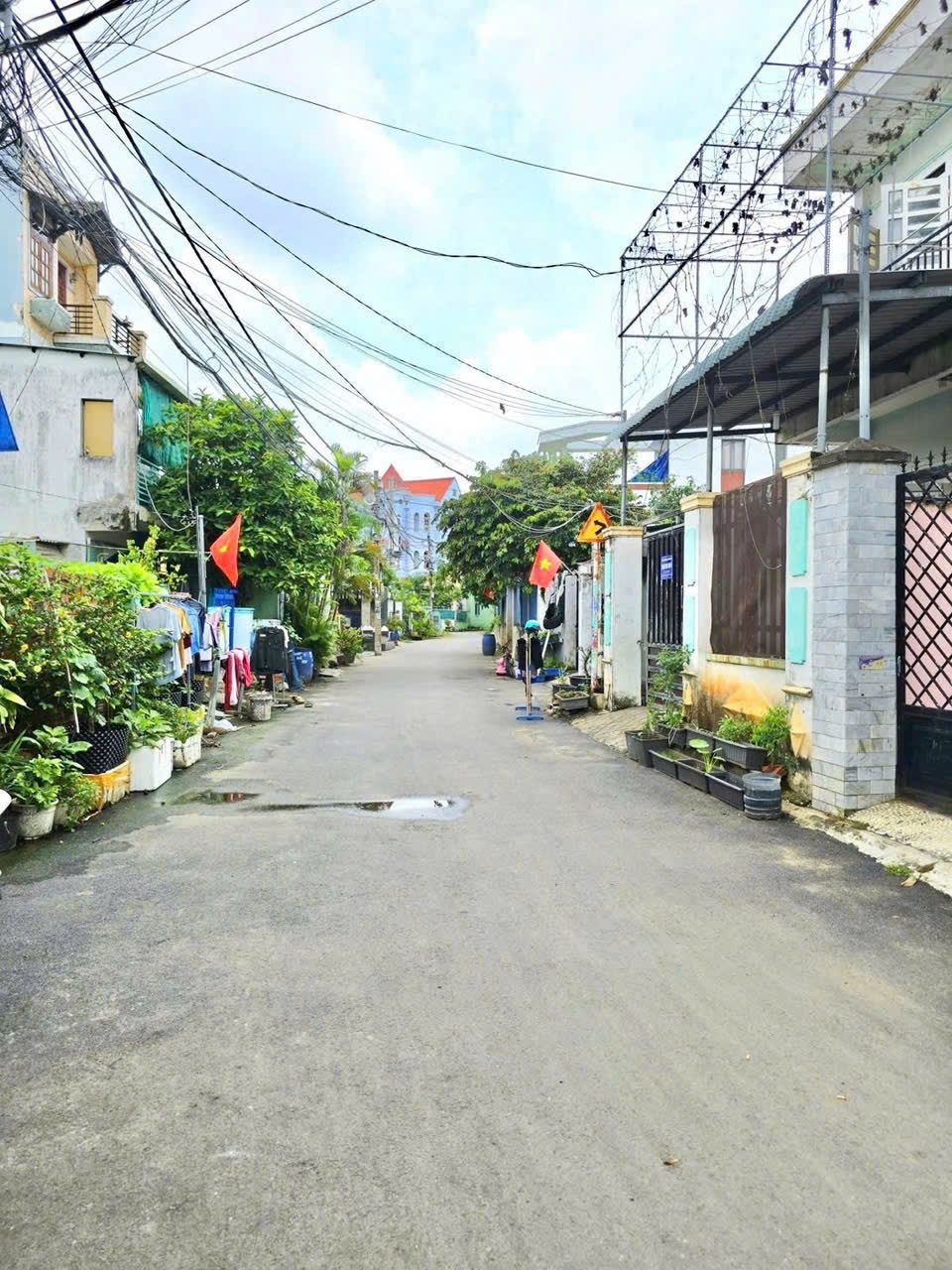 🚗 BÁN NHÀ C4 - 200M2(8*25), CÔNG NHẬN ĐỦ - KHÔNG QH -  NHÀ HẺM XE HƠI - SÁT VINHOME - P LONG BÌNH, THỦ ĐỨC.(X)