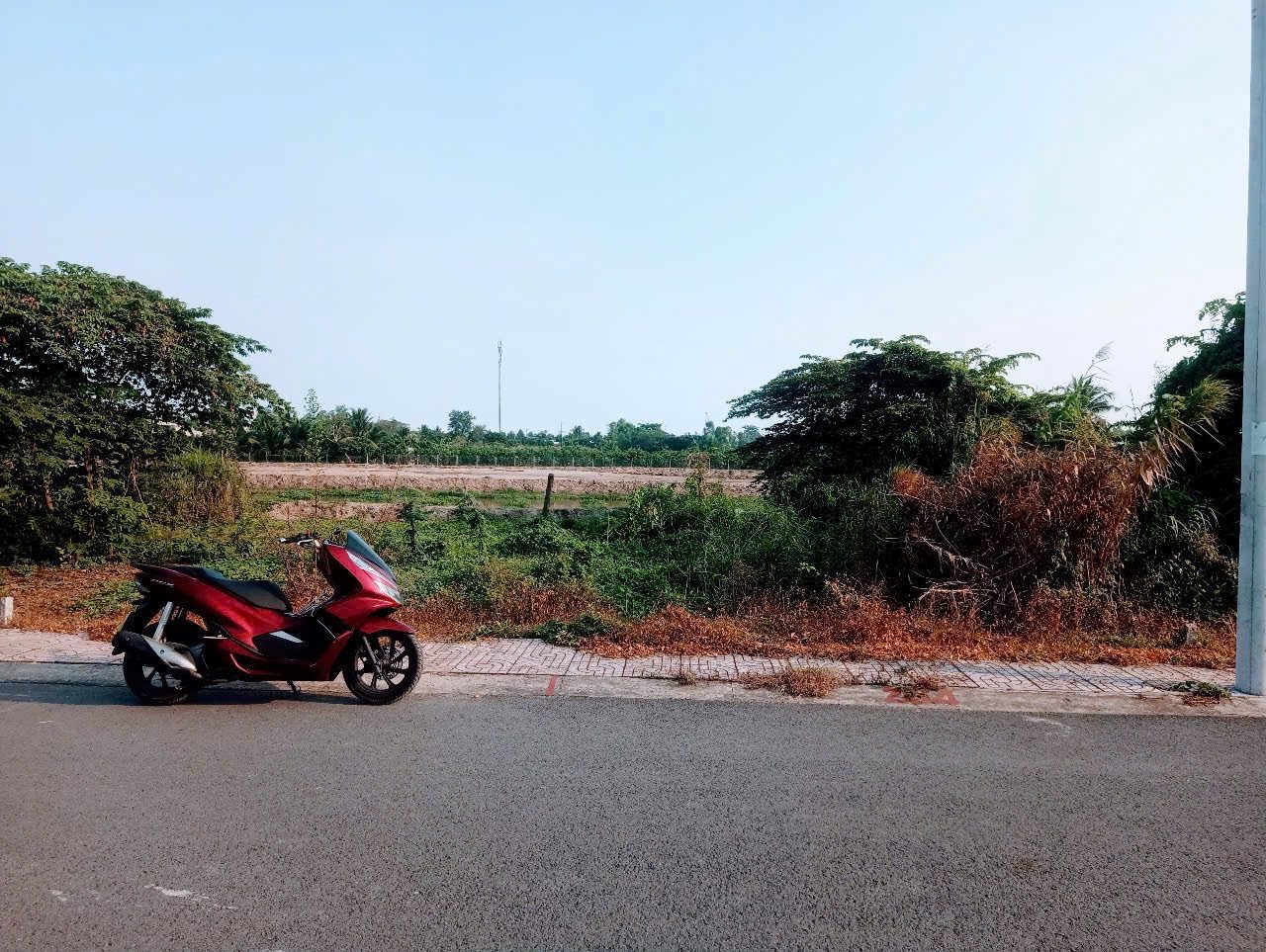 Bán đất 110.8m² full thổ cư ngang 5m giá 850 triệu tại Phường Long Châu