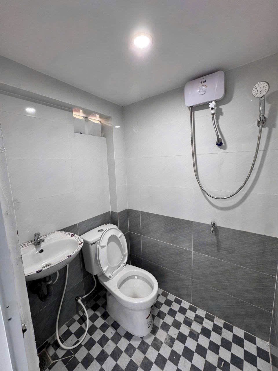 🏆🏆🏆(NC) BÁN MINIHOUSE MẶT TIỀN TẠ THỊ PHI GẦN BỆNH VIỆN NHI ĐỒNG - ĐH NAM CẦN THƠ
💰💰3Tỷ 800 ( GẶP CHỦ THƯƠNG LƯỢNG ) 
————————
DT : 4,5m x 16,7m 
Sổ Thổ Cư 
Lộ 6m ÔTô vivu 
Minihouse: 02 tầng + lửng ( 6 Phòng Minihouse) 
 Thu nhập 17-20tr full phòn