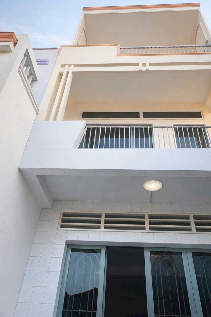 BÁN CĂN NHÀ 4.1 x 33m-=135m², 1 TRỆT 2 LẦU MẶT TIỀN KINH DOANH QUỐC LỘ 51