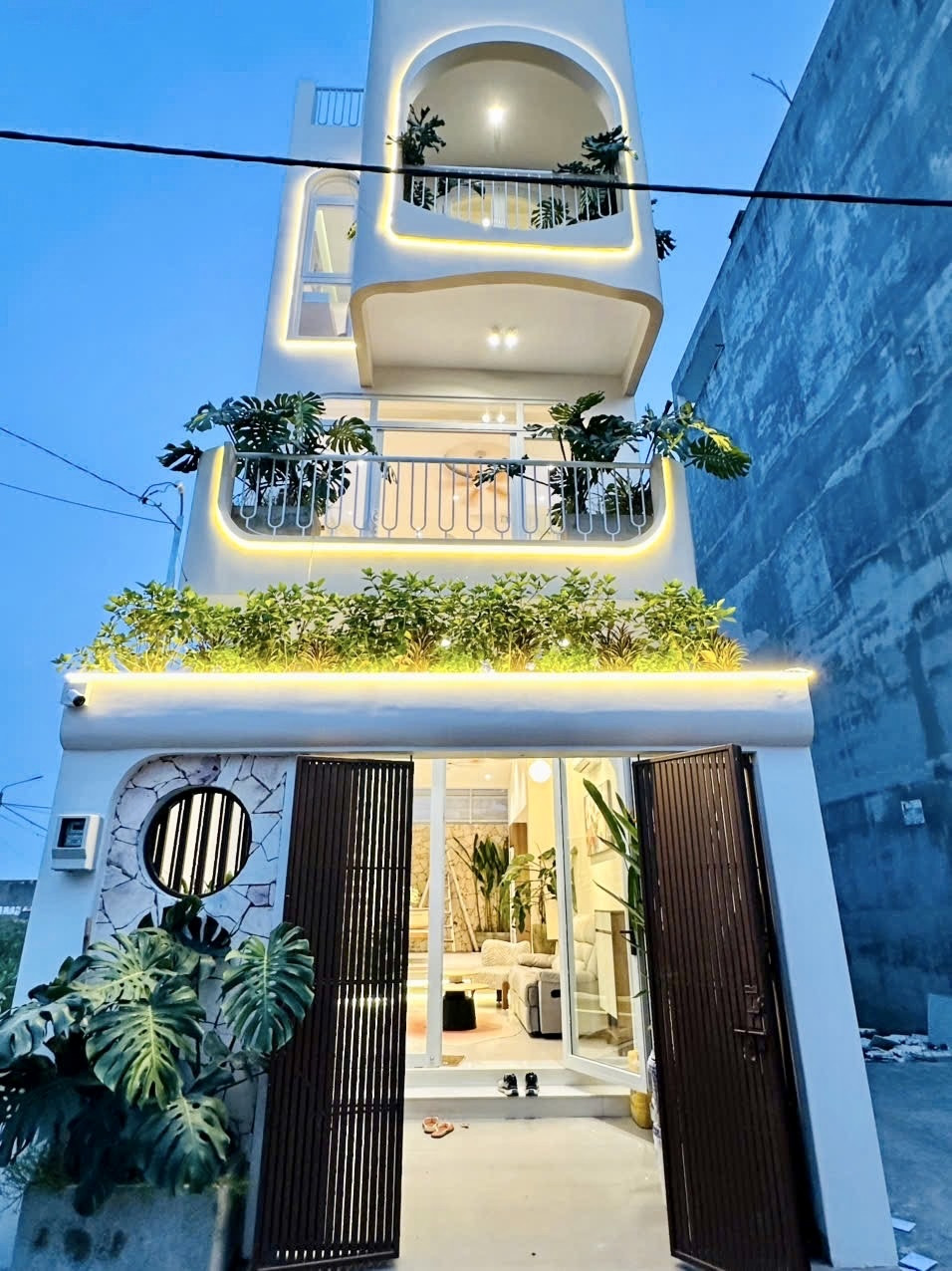 🚗 BÁN NHÀ 3 TẦNG - 51M2( 4.1*12.4), HOÀN CÔNG, 3PN, 3WC - TẶNG FULL NỘI THẤT, Ở NGAY - ĐA TIỆN ÍCH - NHÀ ĐẸP - HẺM XE HƠI - GẦN VINHOM - LONG PHƯỚC, THỦ ĐỨC.( D )