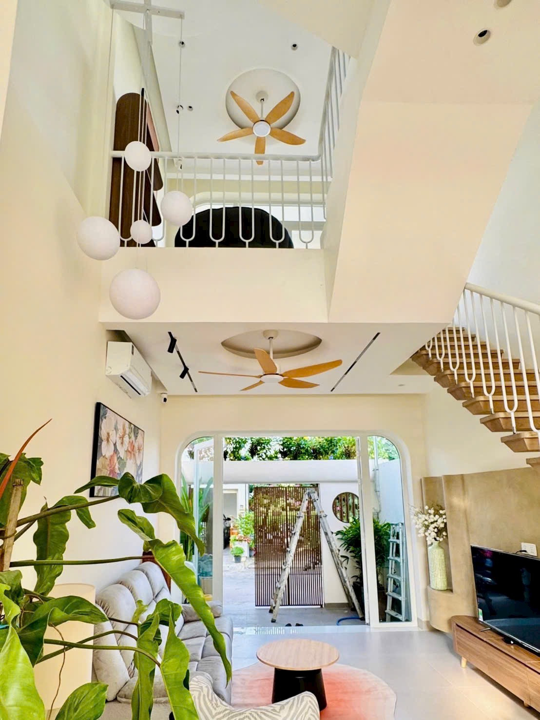 🚗 BÁN NHÀ 3 TẦNG - 51M2( 4.1*12.5), HOÀN CÔNG, 3PN, 3WC - TẶNG FULL NỘI THẤT, Ở NGAY - ĐA TIỆN ÍCH - NHÀ ĐẸP - HẺM XE HƠI - GẦN VINHOM - LONG PHƯỚC, THỦ ĐỨC.( D )