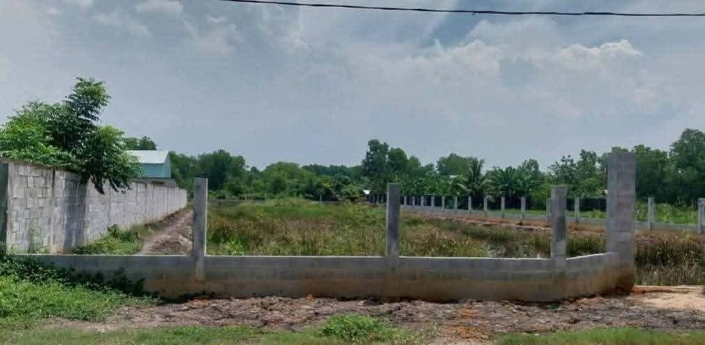 Chính chủ cần bán đất MT D1, Q9 đối diện KDL SONG LONG giá rẻ 10tr3/m2 2500m2