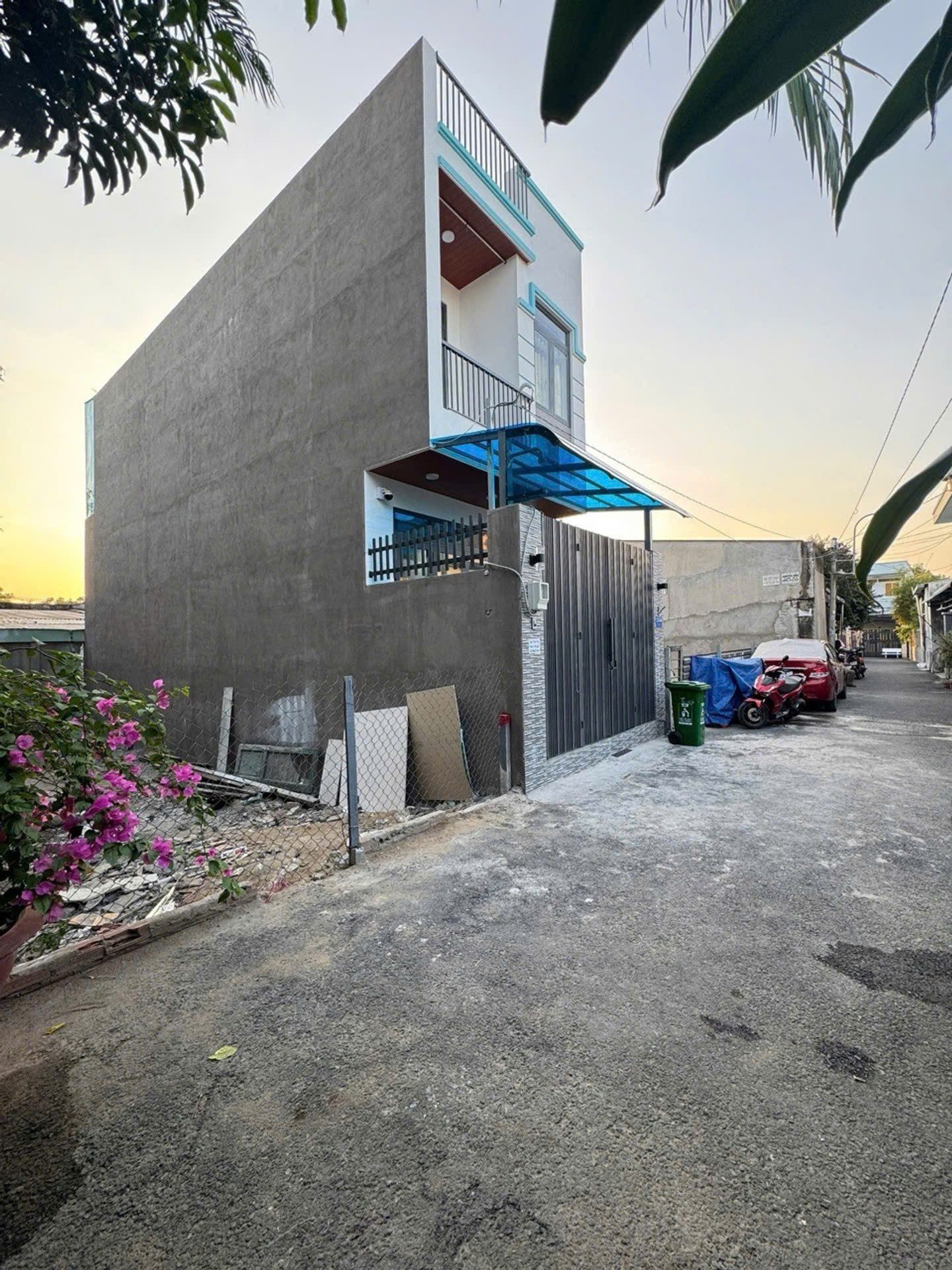 Bán Đất Nguyễn Văn Tăng P Tăng Nhơn Phú TP Thủ Đức 67m2 full Thổ Cư Hẻm Xe Hơi Giá 3.95 Tỷ. gần Ngã Ba Mỹ Thành Lê Văn Việt