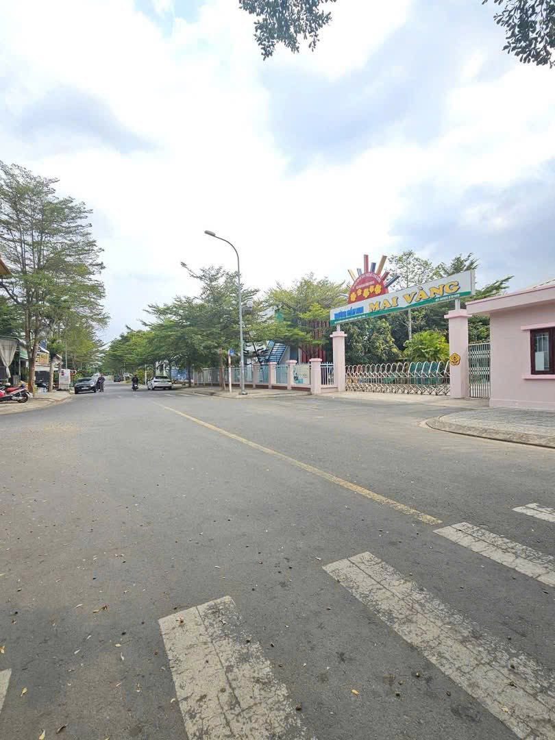 ❌❌❌❌CÒN 1 NỀN GIÁ TỐT 
🏆🏆🏆(NC) Bán Nền Thổ Cư 4m x 16m  Khu Tiểu Dự Án Nhi Đồng Ngang BV Nhi Đồng Cần Thơ 
💰💰2Tỷ500Tr 
DT 4mx16m ( Hẻm KT 2m) 
Lộ giới 13m
Hướng Tây Bắc
Sổ Thổ Cư 
Vị trí: Gần Đại Học Nam Cần Thơ, ĐH FPT Cần Thơ, BV SIS,…
Liên Hệ 0
