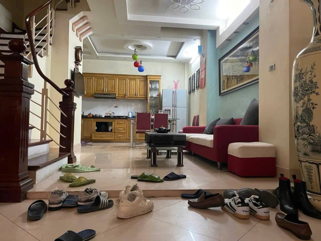 Cho thuê nhà 3 thoáng,  Ô TÔ - KD Hồ Tùng Mậu, Cầu Giấy 75M X 5T giá 25 triệu