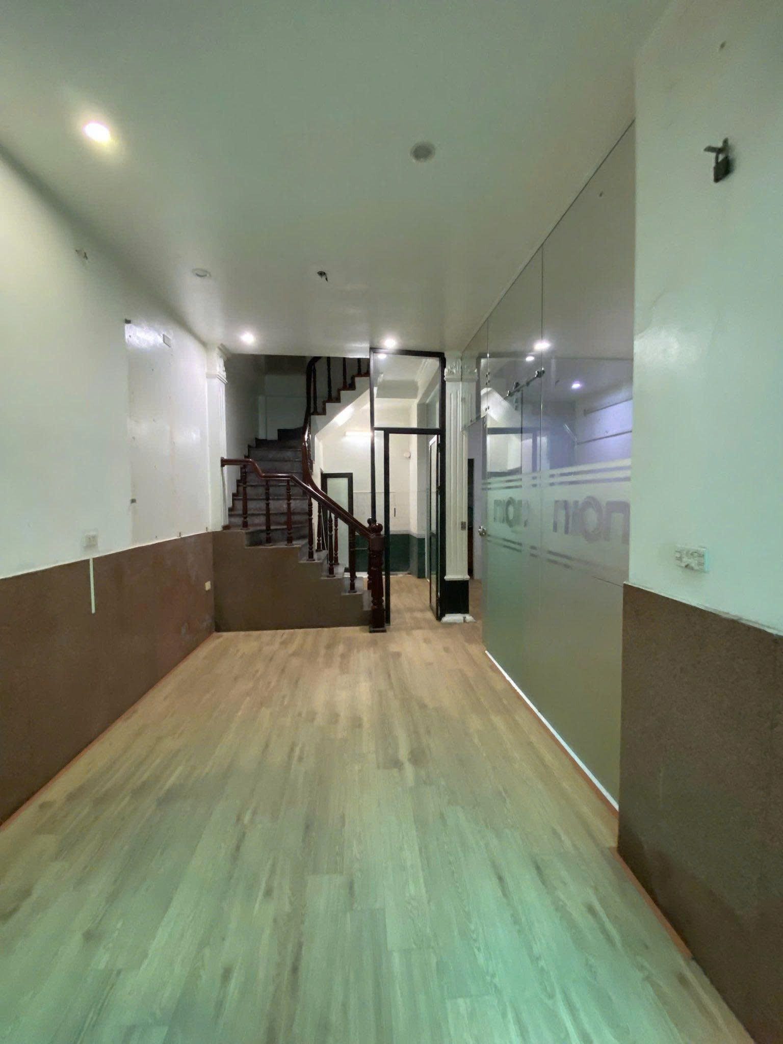 Cho thuê nhà PL - Ô TÔ Doãn Kế Thiện, Cầu Giấy 75M X 4T (cả sân) giá 16 triệu