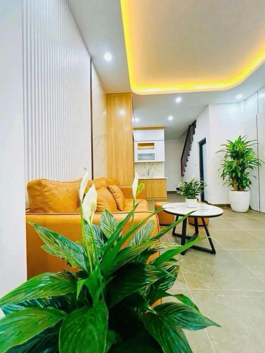 🏡 Nhà mới 6 tầng thang máy, 33m², 4PN, MT 3,7m, chỉ 10,9 tỷ – Cầu Giấy, cách phố 50m!