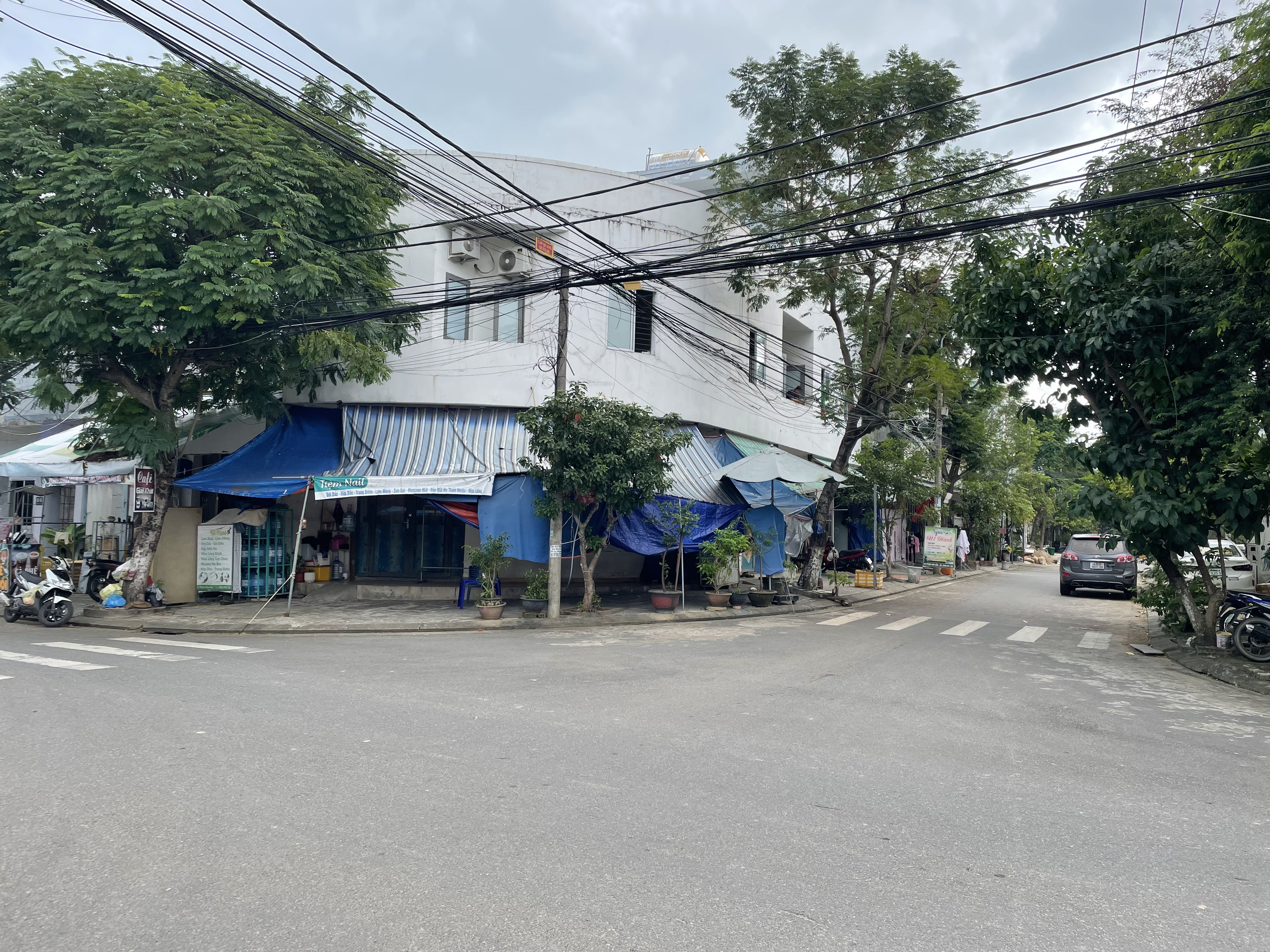 Nhà 300m2 ngã tư Phạm Văn Xảo-Lê Phụ Trần, gần trường học, thuận tiện mở trung tâm ngoại ngữ, trà sữa, spa,…