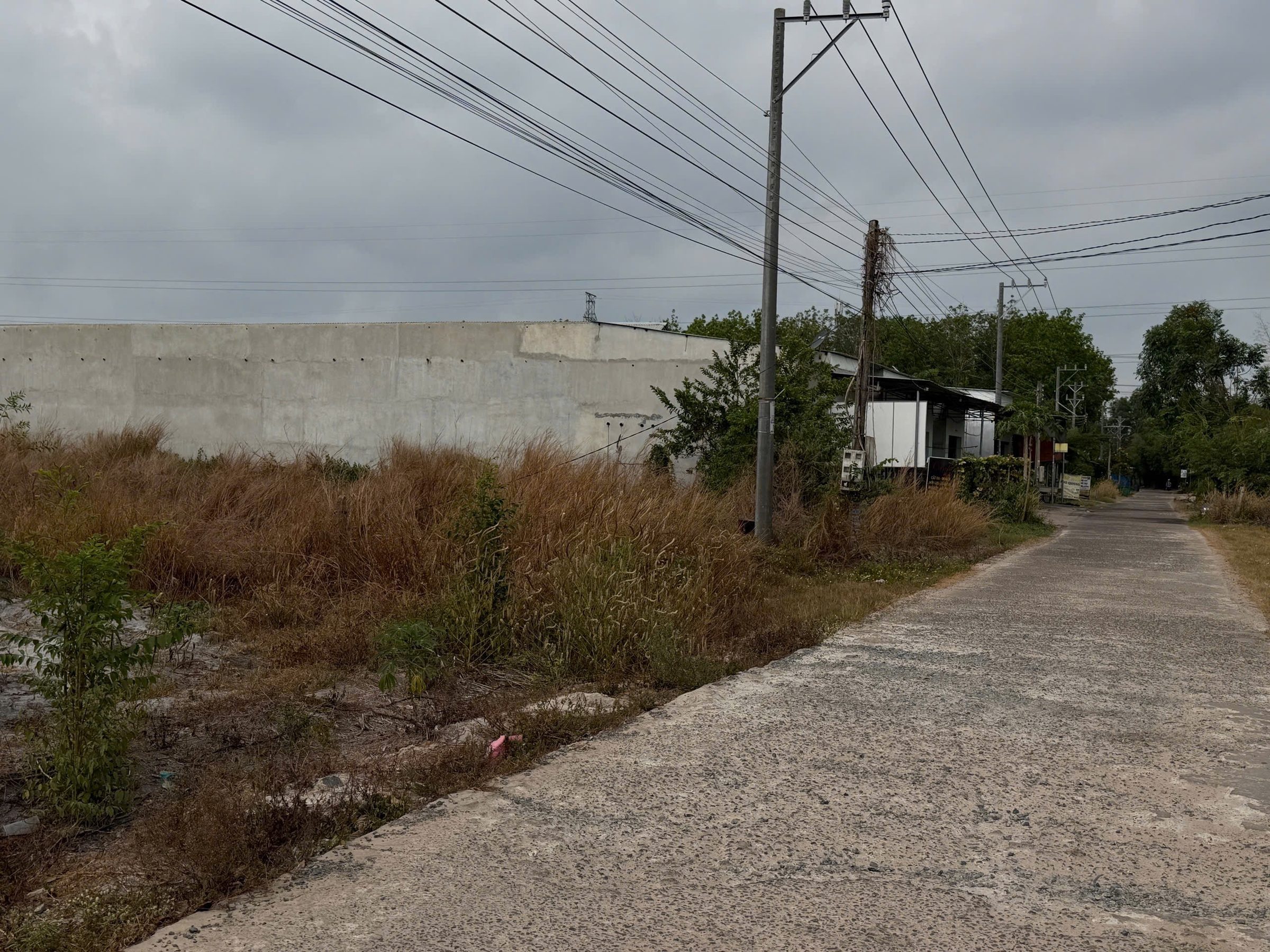 Bán đất 233.3m² có sẵn 100m² thổ cư ngang 5m giá 750 triệu tại Phường Minh Hưng