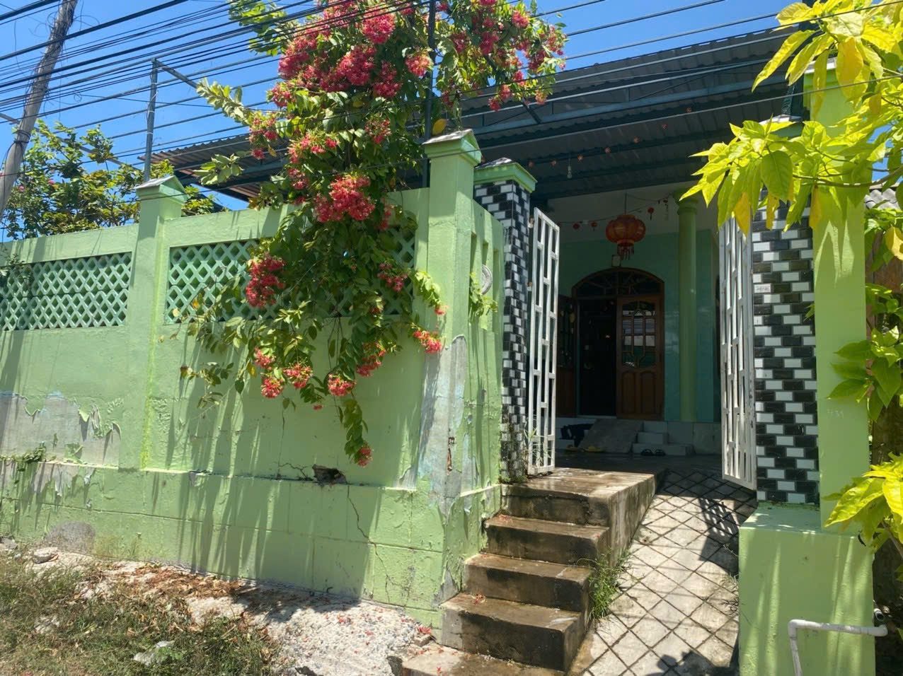 🏡 BÁN GẤP NHÀ CẤP 4 - KDC VEN BIỂN MŨI NÉ 
GIÁ 2.5 TỶ - CÒN THƯƠNG LƯỢNG | SỔ ĐỎ SẴN - CÔNG CHỨNG TRONG NGÀY
VỊ TRÍ VÀNG - AN NINH - TIỆN NGHI