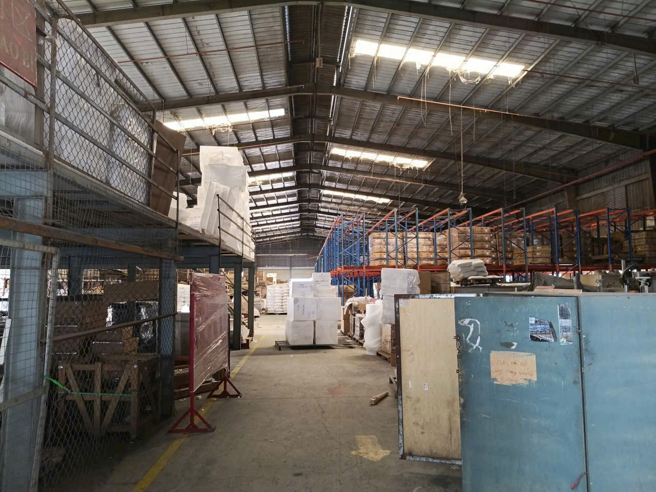 NHÀ XƯỞNG CHO THUÊ TRONG KCN BẾN CÁT _ BÌNH DƯƠNG CŨ
🔸️Tổng diện tích đất 20.000m
🔸️Diện tích nhà xưởng 7000m 
🔸️Bình điện 1000kva
🔸️Pccc tự động, giấy tờ đầy đủ
🔹️Giá thuê xưởng 3,5usd/m