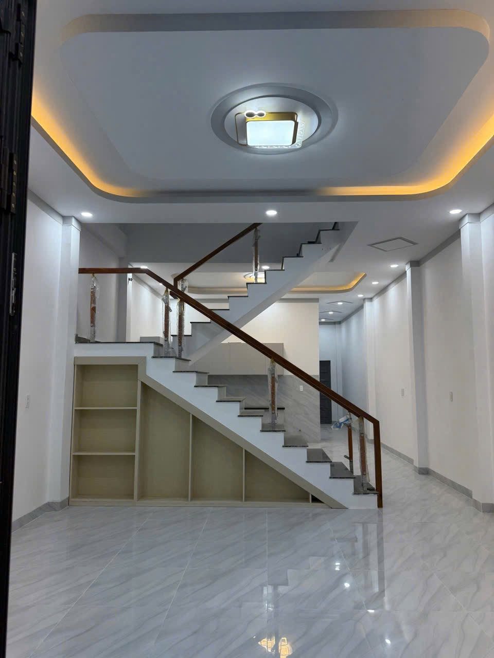 Bán Nhà 1 Lầu ,1 Trệt Mp1 ,Thới Hoà ,Tphcm 
2tỷ7xx Có hỗ trợ Bank