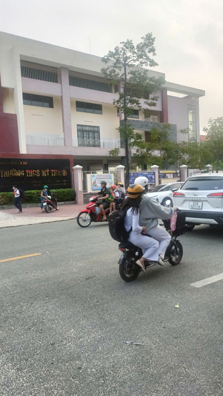 NHÀ  ĐẸP – GIÁ TỐT  – CHÍNH CHỦ CẦN BÁN GẤP NHÀ Tại Phường MỸ Phước, Thị xã Bến Cát, Bình Dương