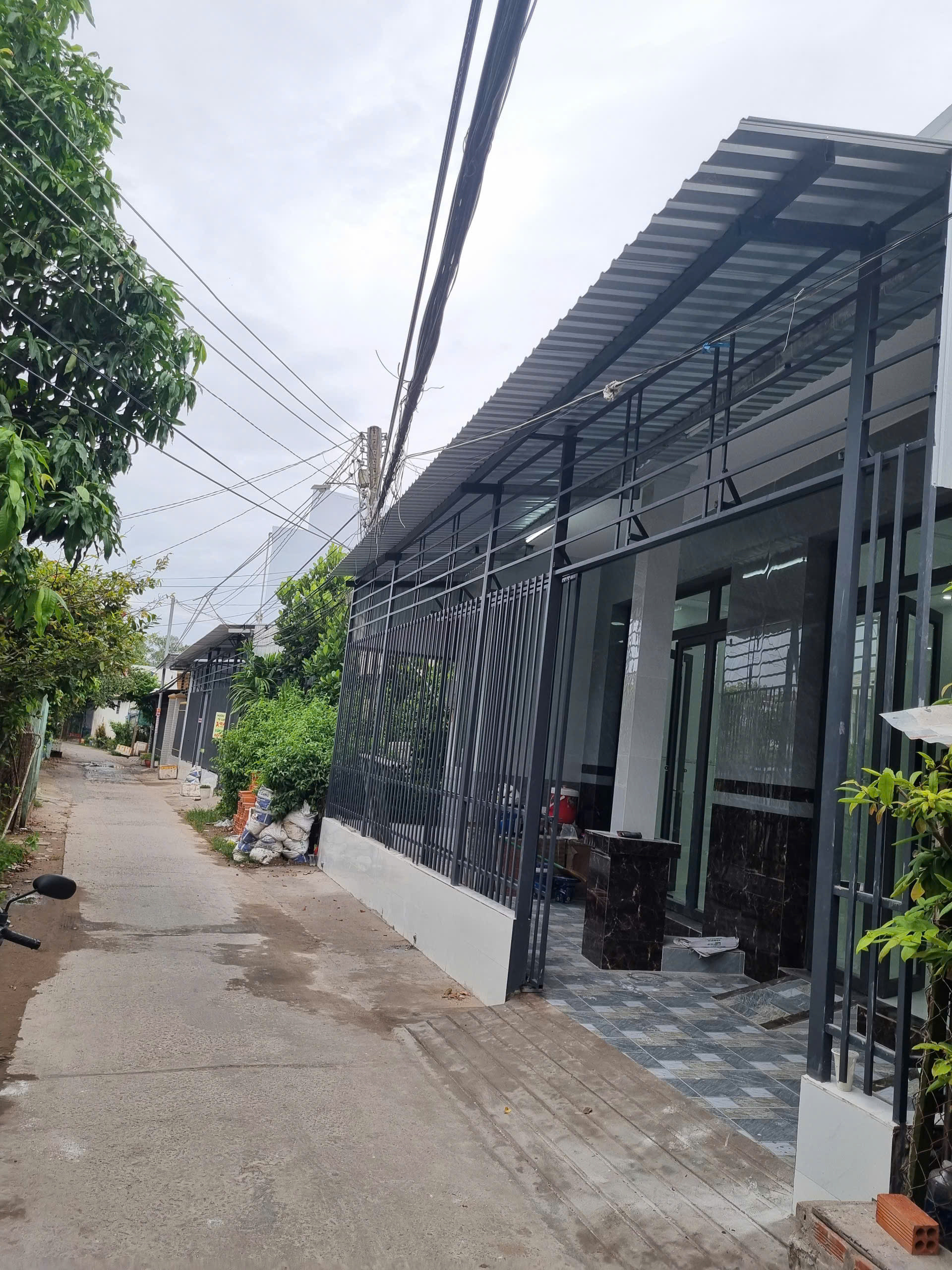 Bán Nhà Cấp 4 Mặt Tiền Đường Cặp Rạch Cái Sao, Mỹ Thới - Ngang 10m!